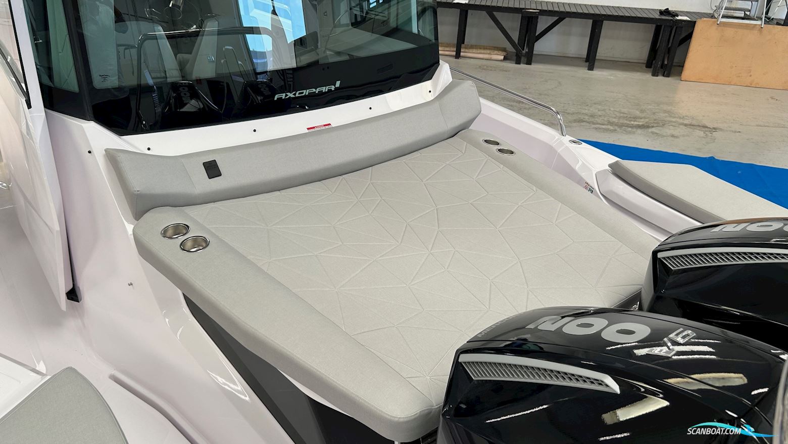 Axopar Yachts 29 XC Cross Cabin