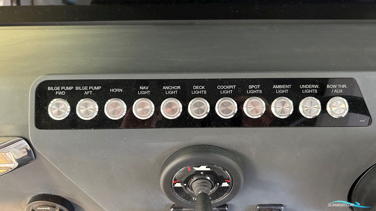 Axopar Yachts 29 XC Cross Cabin