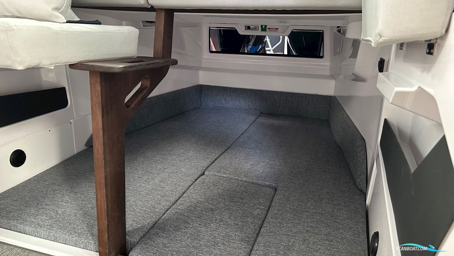 Axopar Yachts 29 XC Cross Cabin
