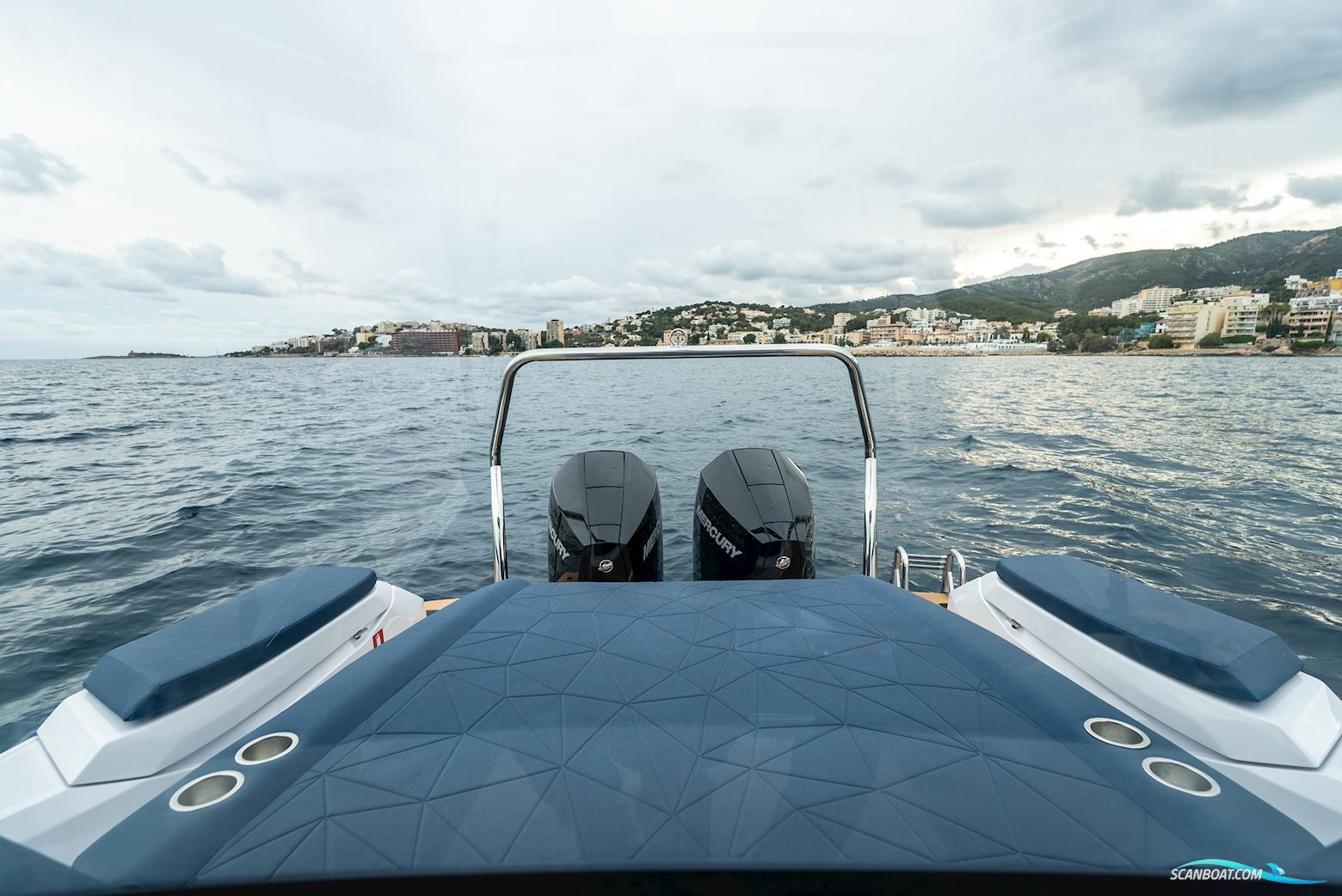 Axopar Yachts 29 XC Cross Cabin