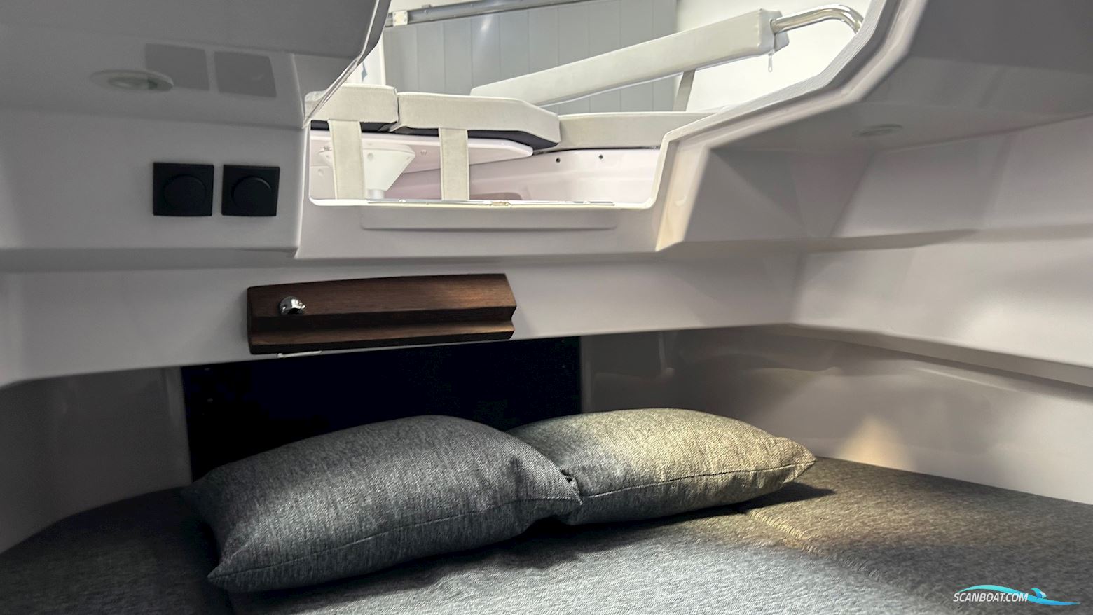 Axopar Yachts 29 XC Cross Cabin