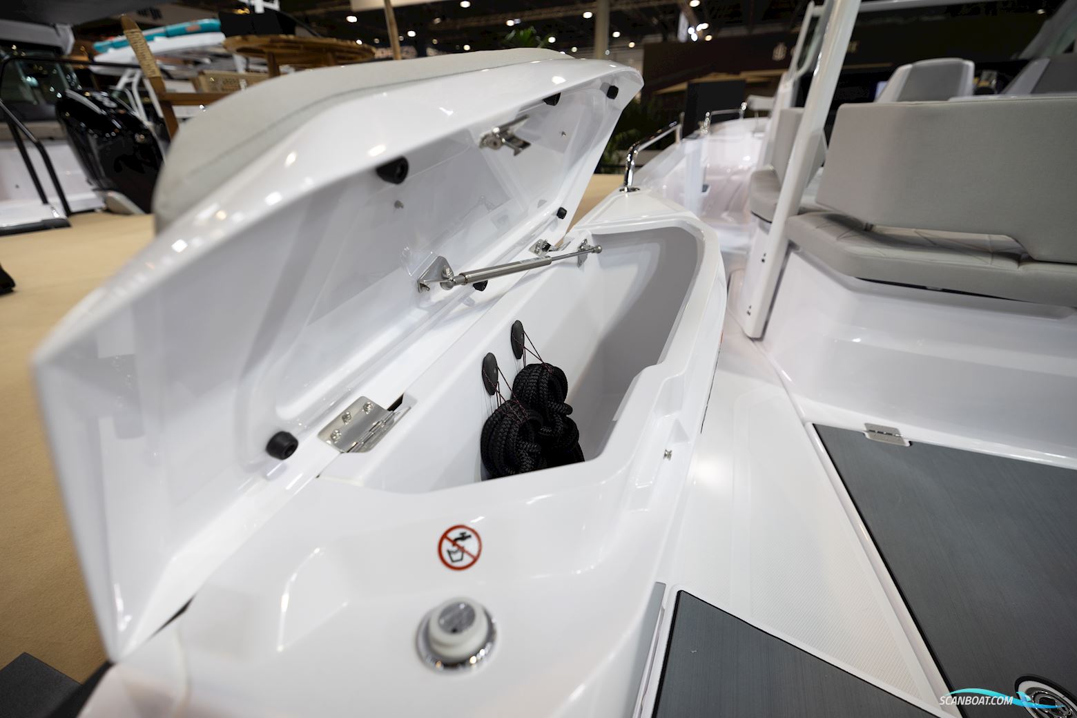 Axopar Yachts 29 XC Cross Cabin