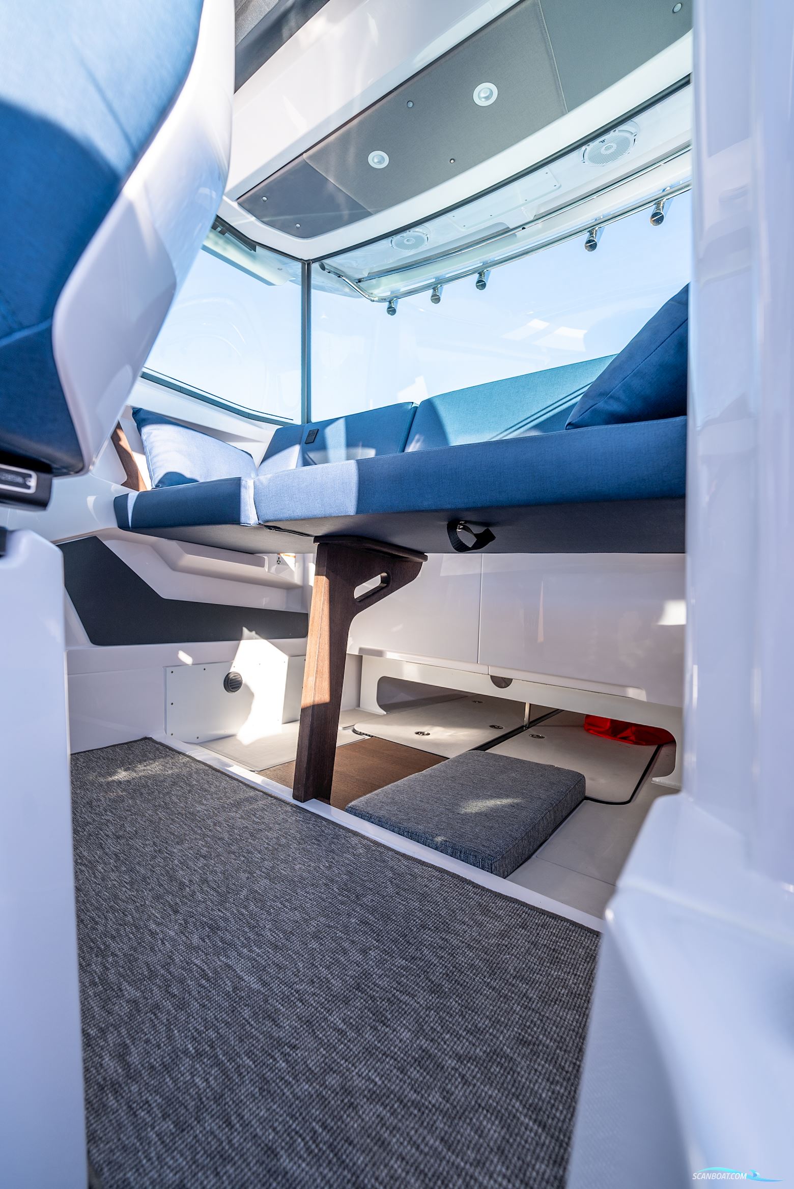 Axopar Yachts 29 XC Cross Cabin