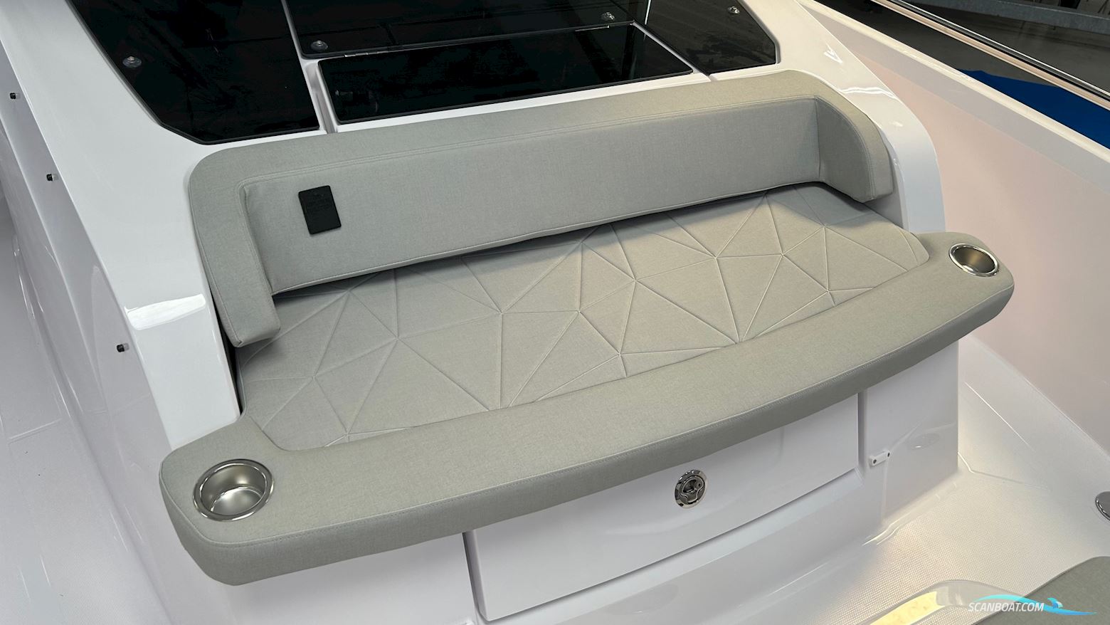 Axopar Yachts 29 XC Cross Cabin