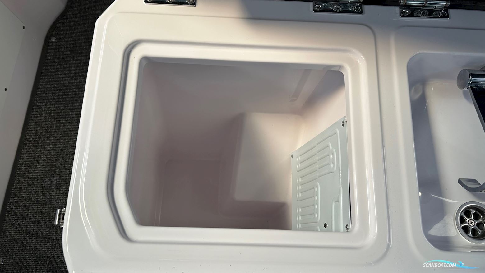 Axopar Yachts 29 XC Cross Cabin