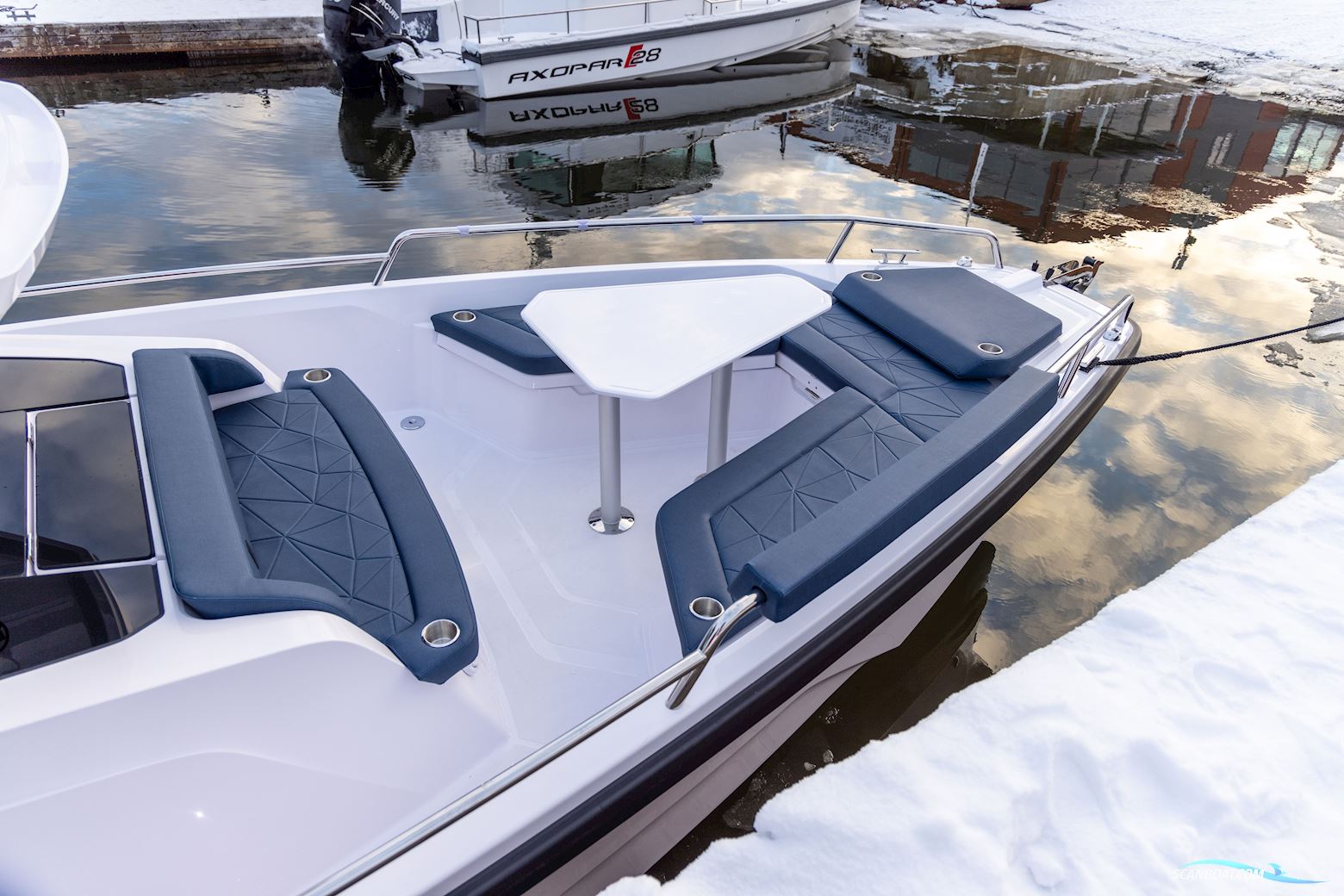 Axopar Yachts 29 XC Cross Cabin