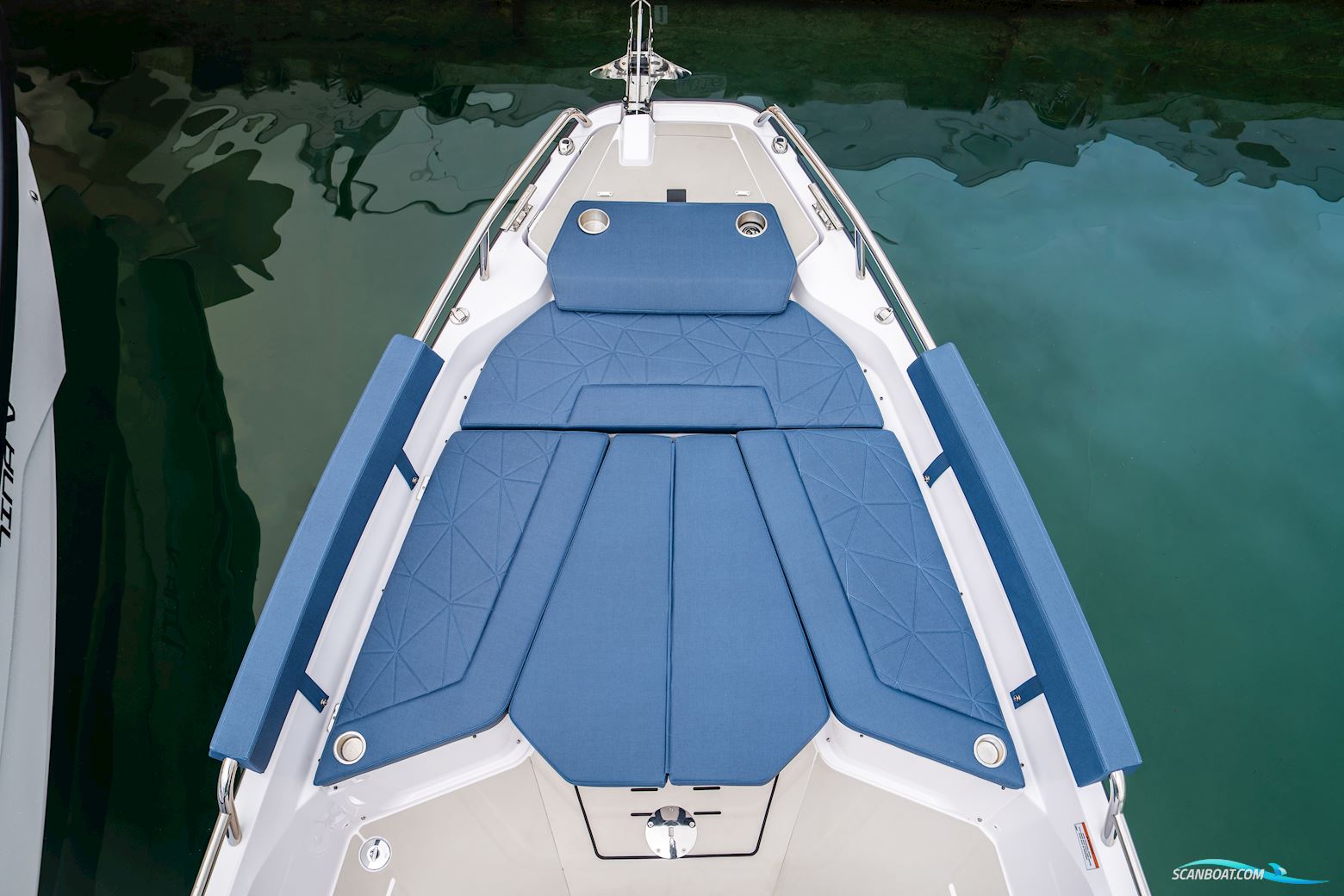 Axopar Yachts 29 XC Cross Cabin