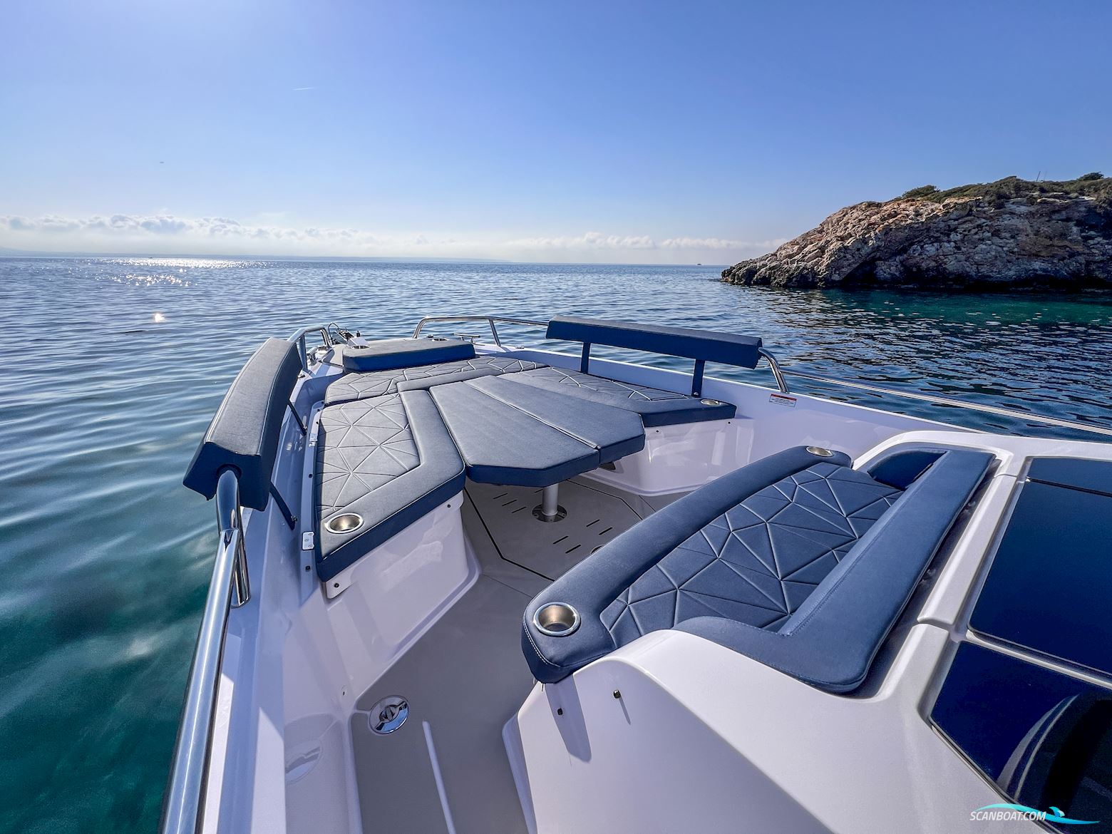Axopar Yachts 29 XC Cross Cabin