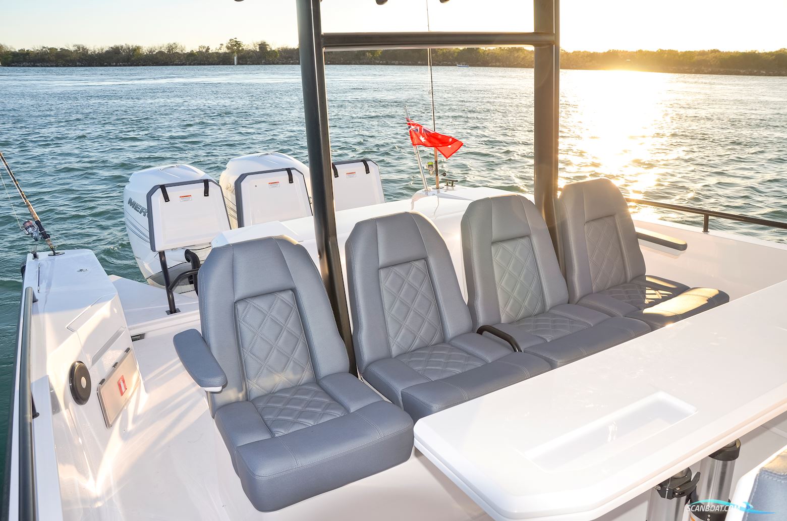 Axopar Yachts 37 Sun-Top