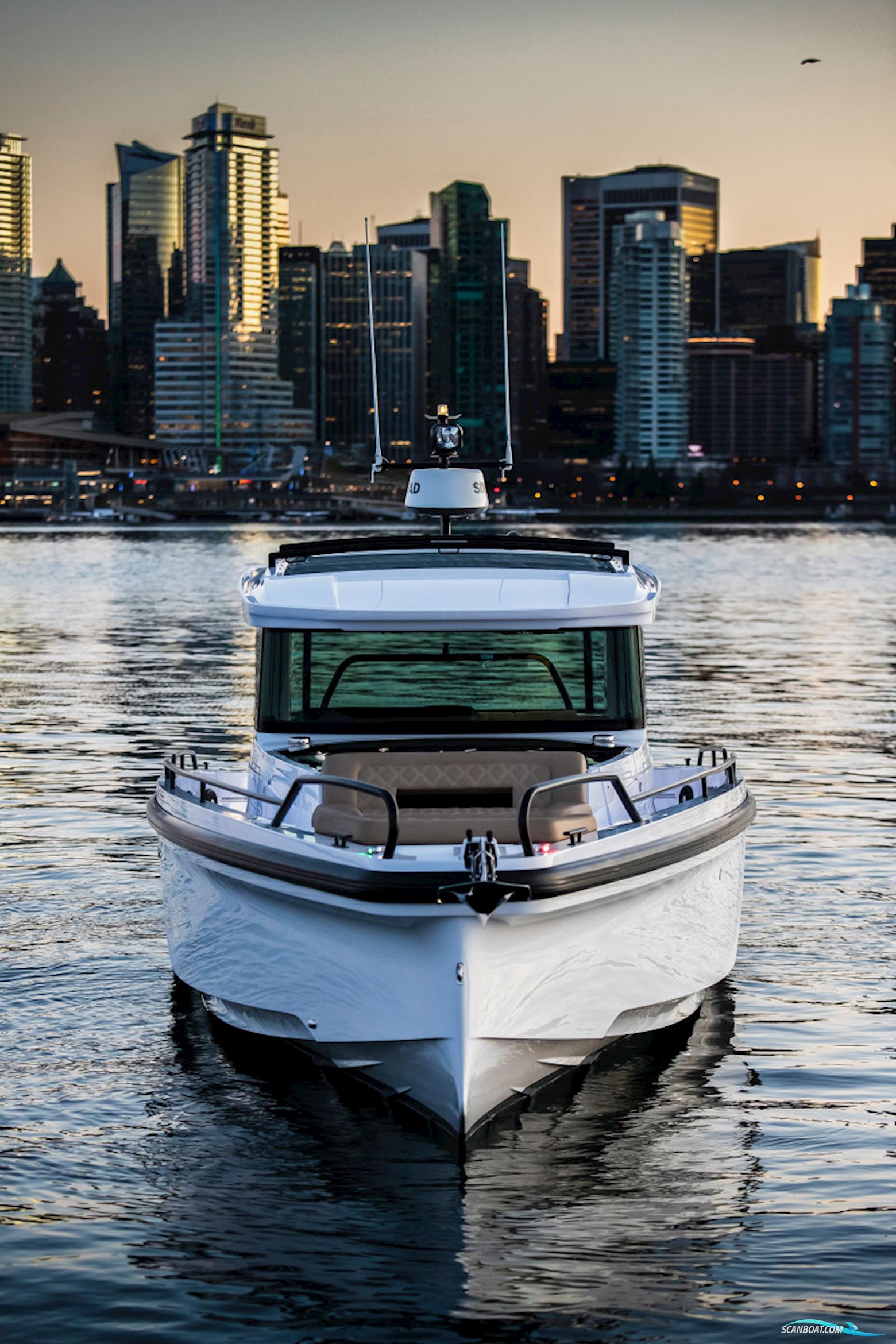 Axopar Yachts 37 XC Cross Cabin