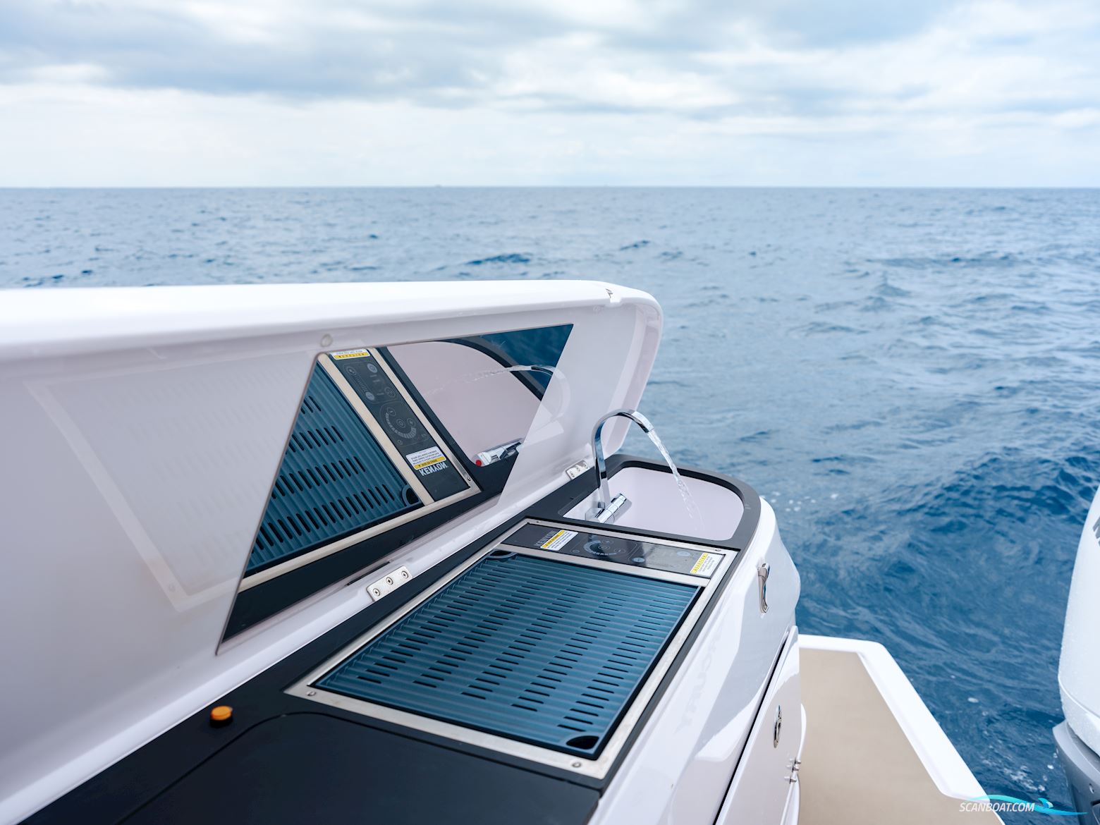 Axopar Yachts 45 Sun-Top