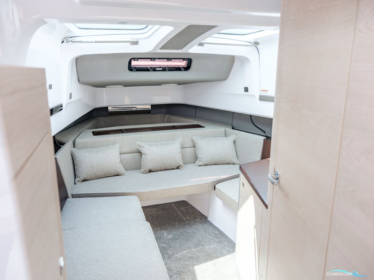 Axopar Yachts 45 Sun-Top