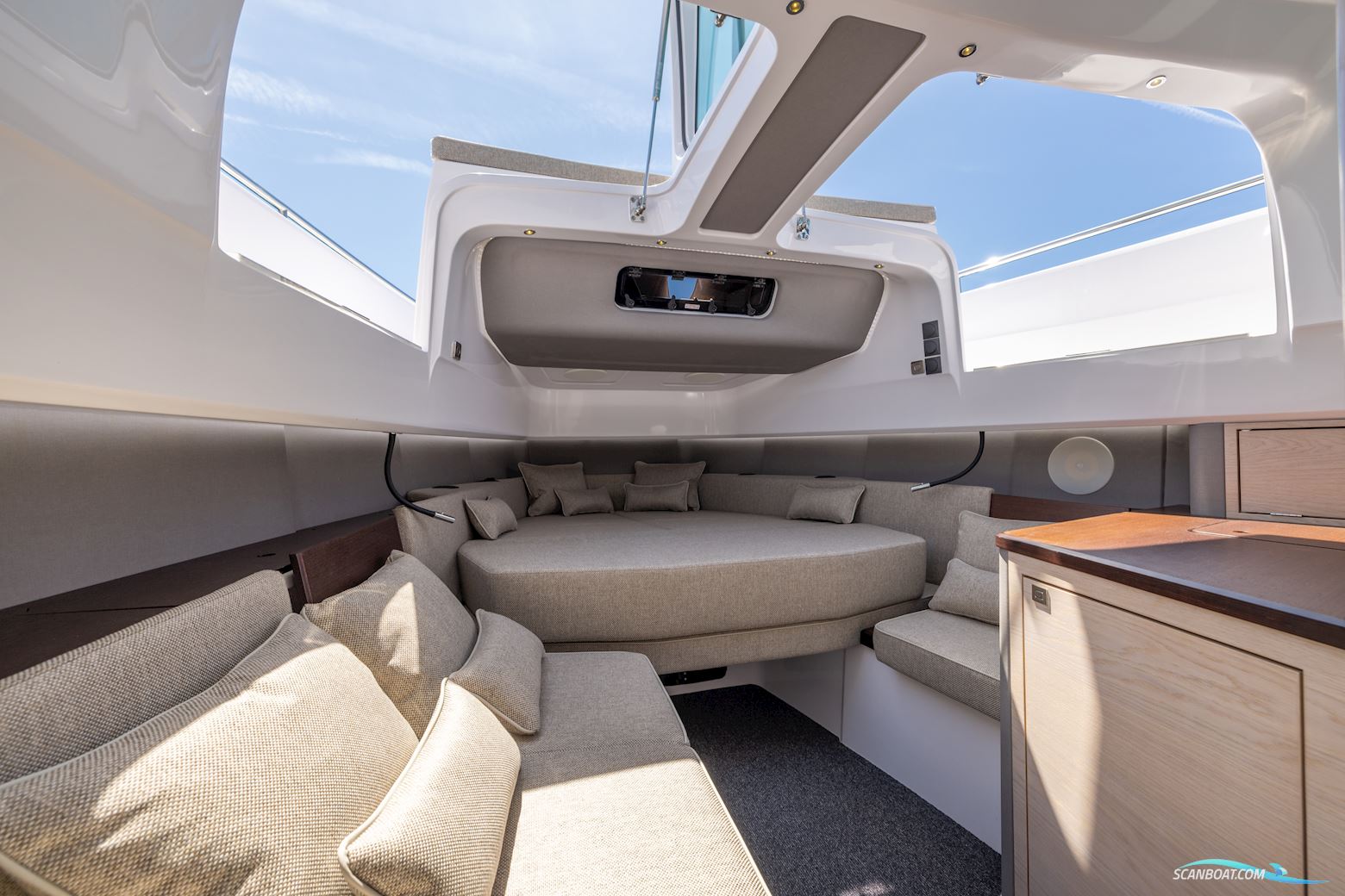 Axopar Yachts 45 XC Cross cabin