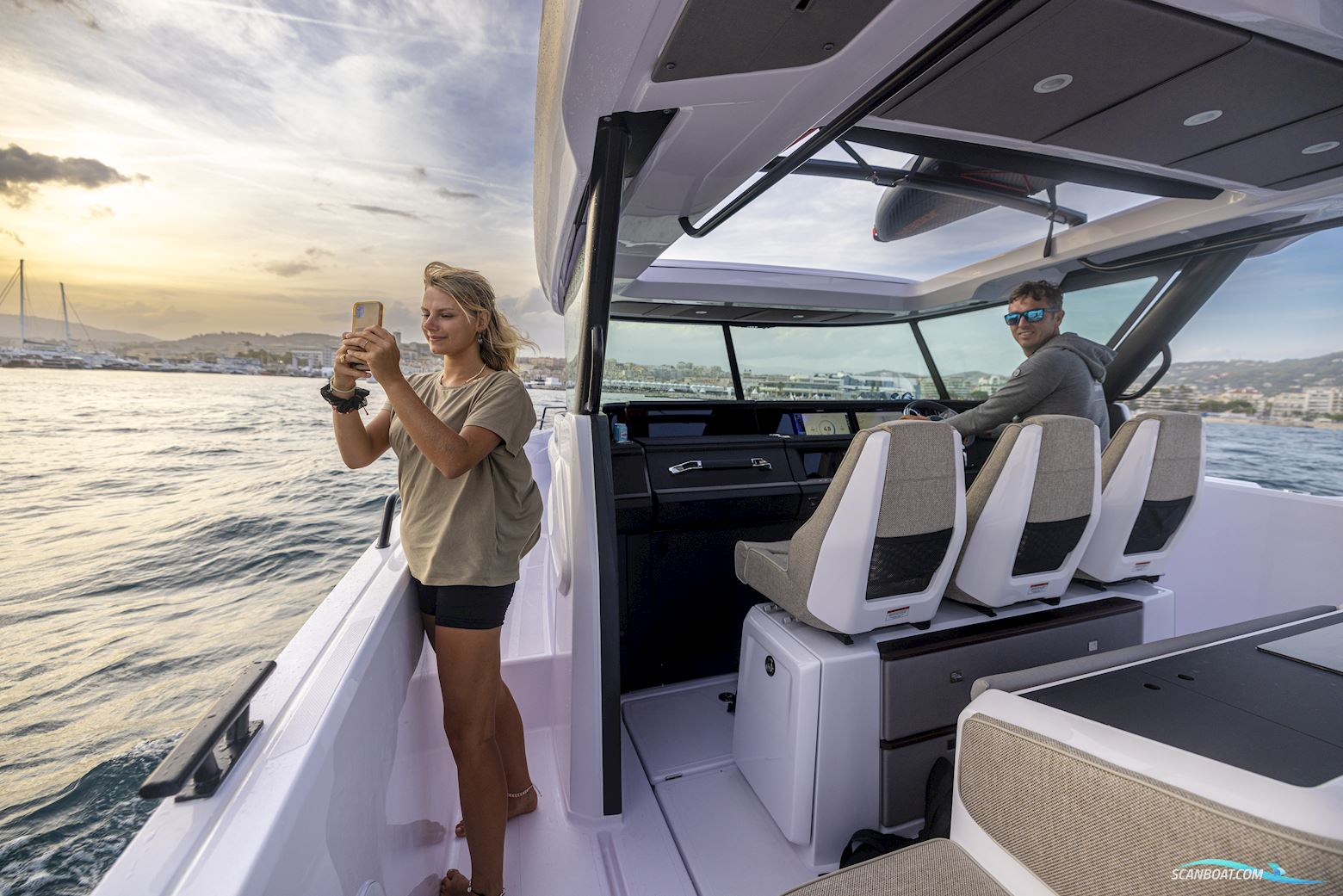 Axopar Yachts Axopar 45 Cross Top