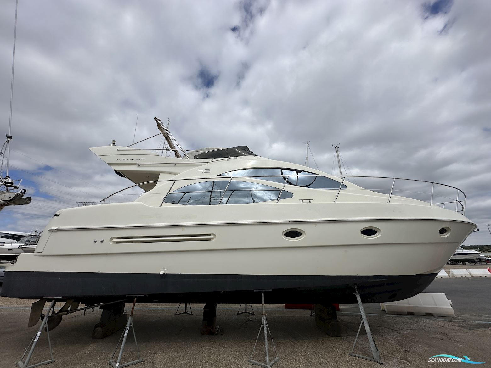 Azimut 42