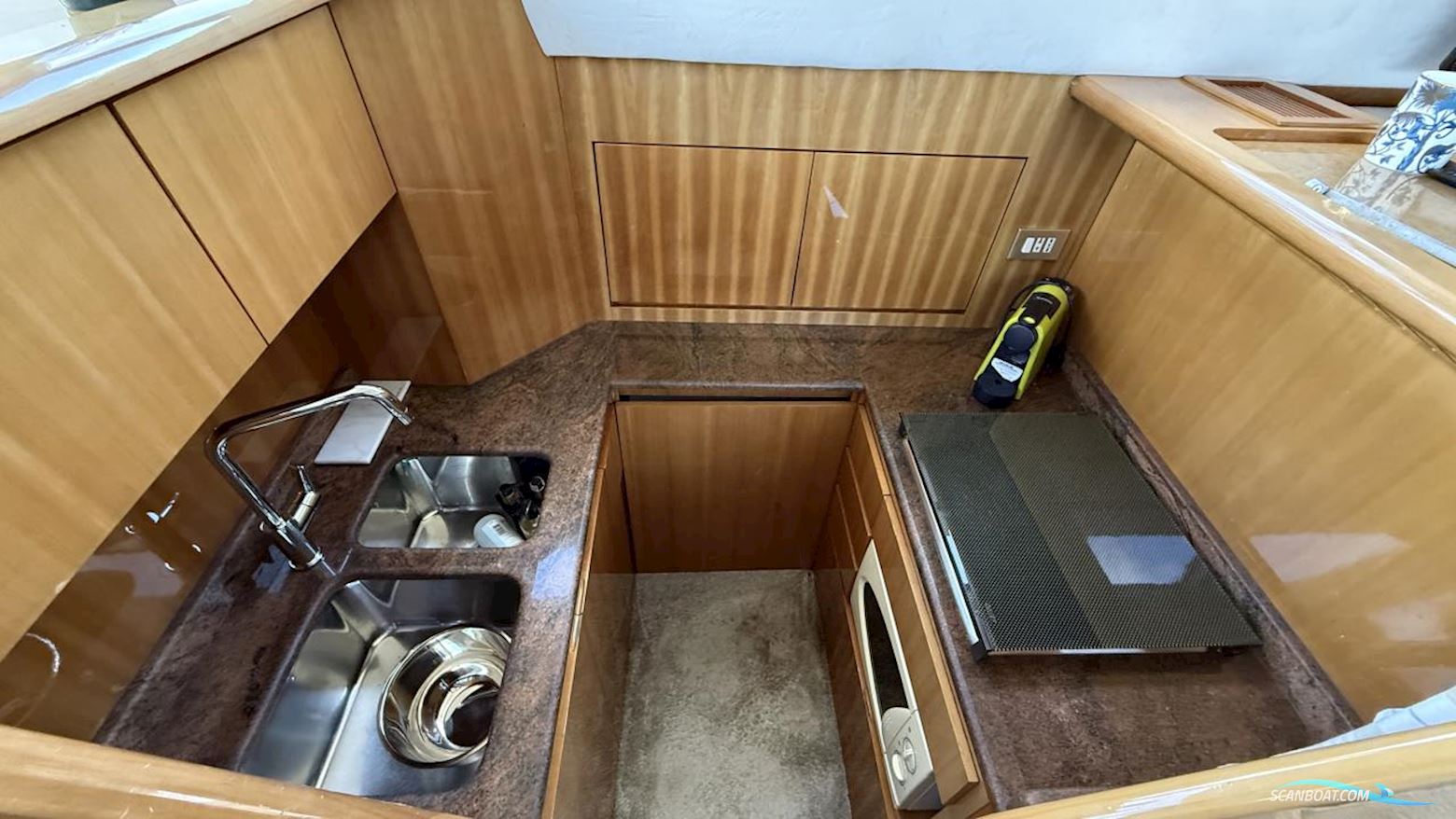 Azimut 43