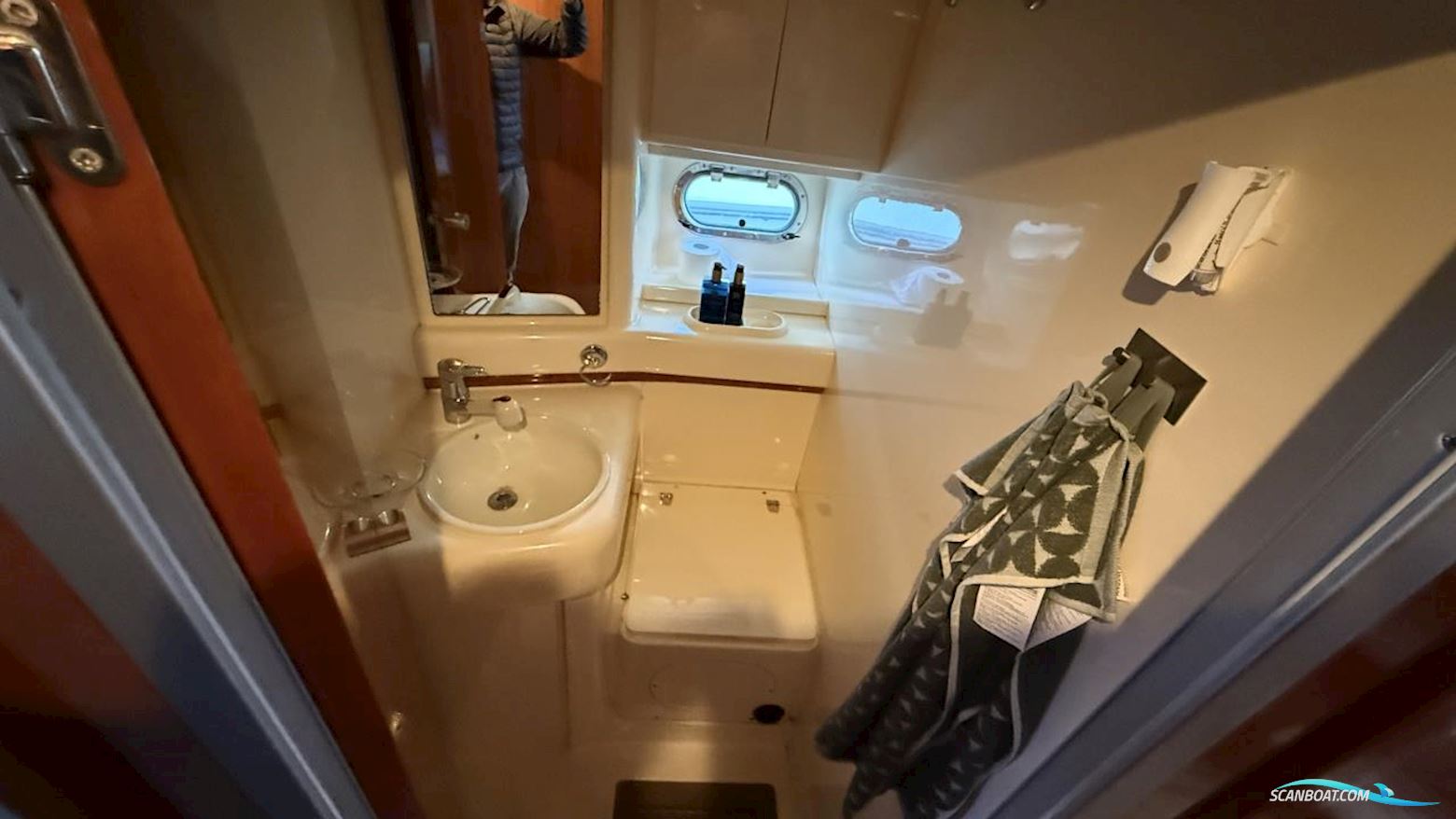 Azimut 43