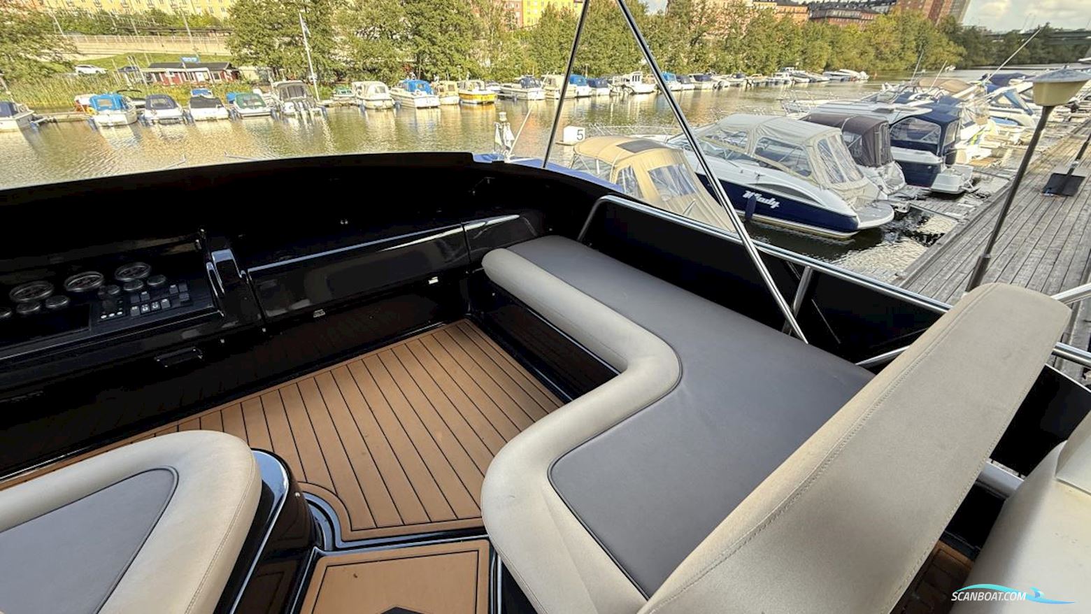 Azimut 43