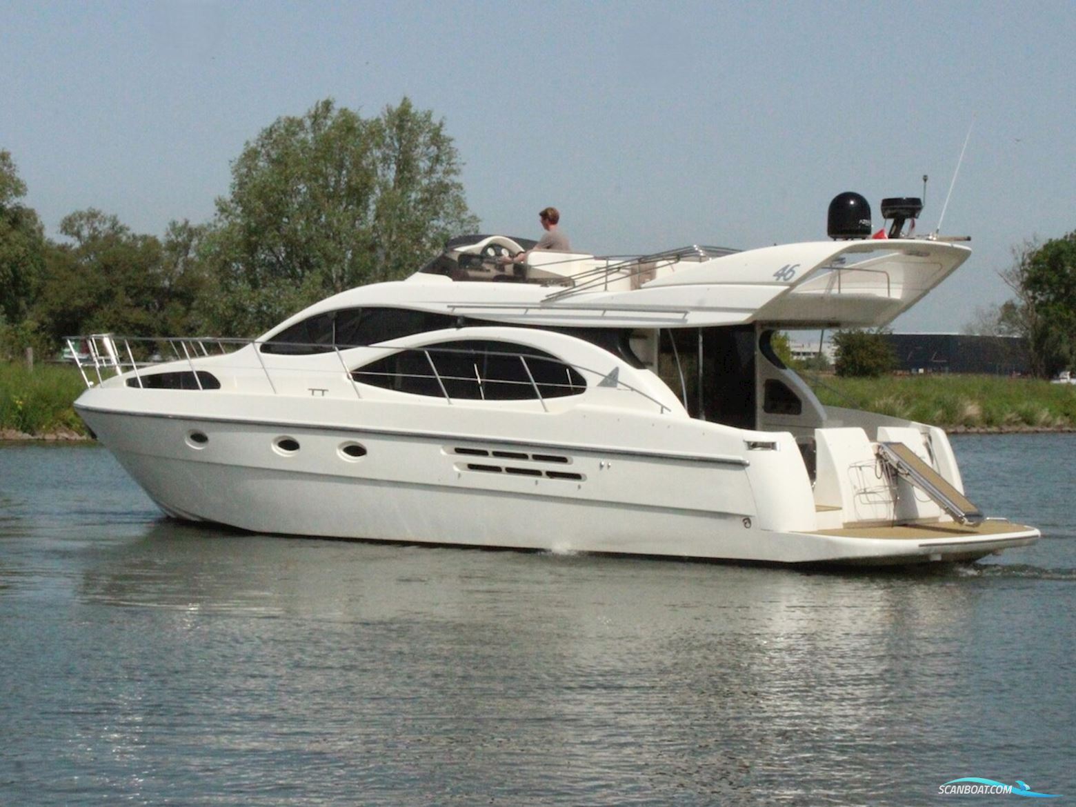 Azimut 46 Fly