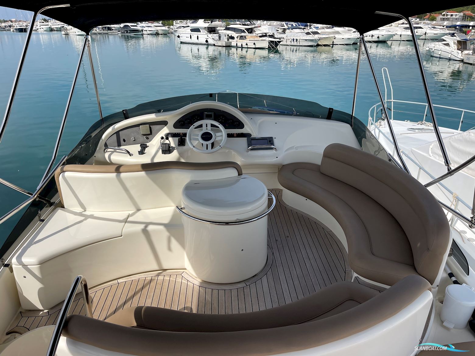 Azimut 46