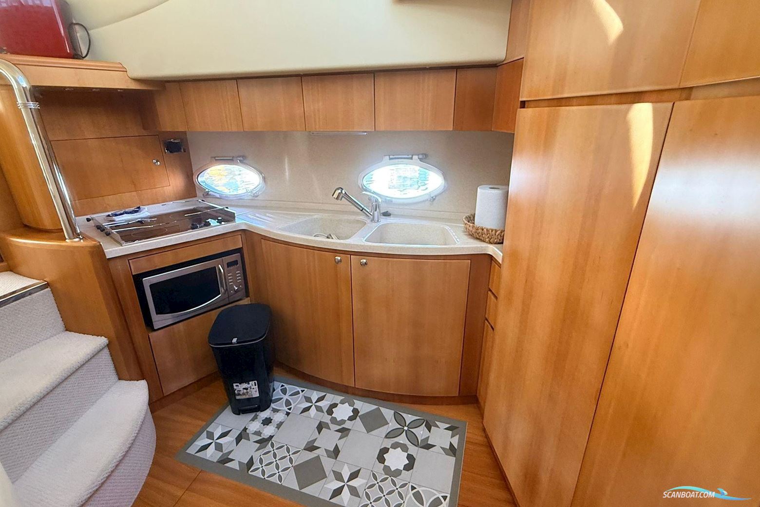 Azimut 46