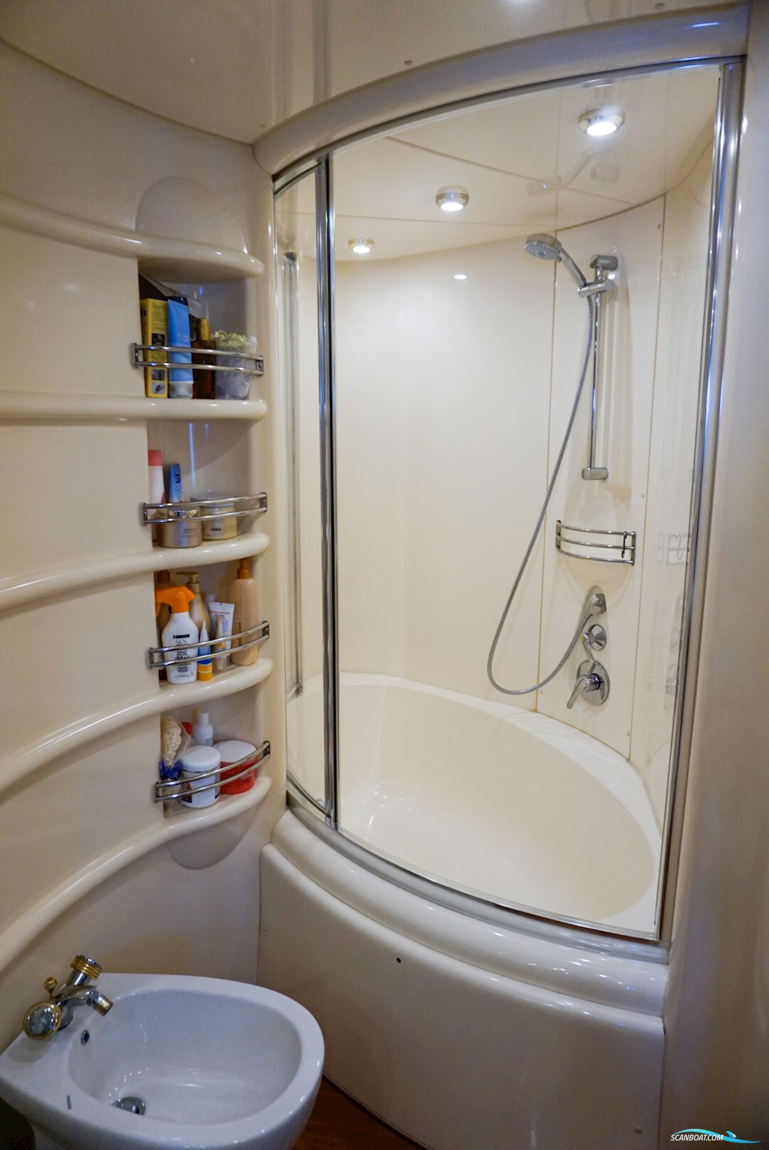 Azimut 68