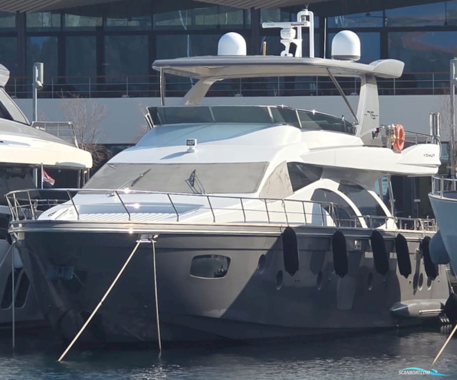 Azimut 75