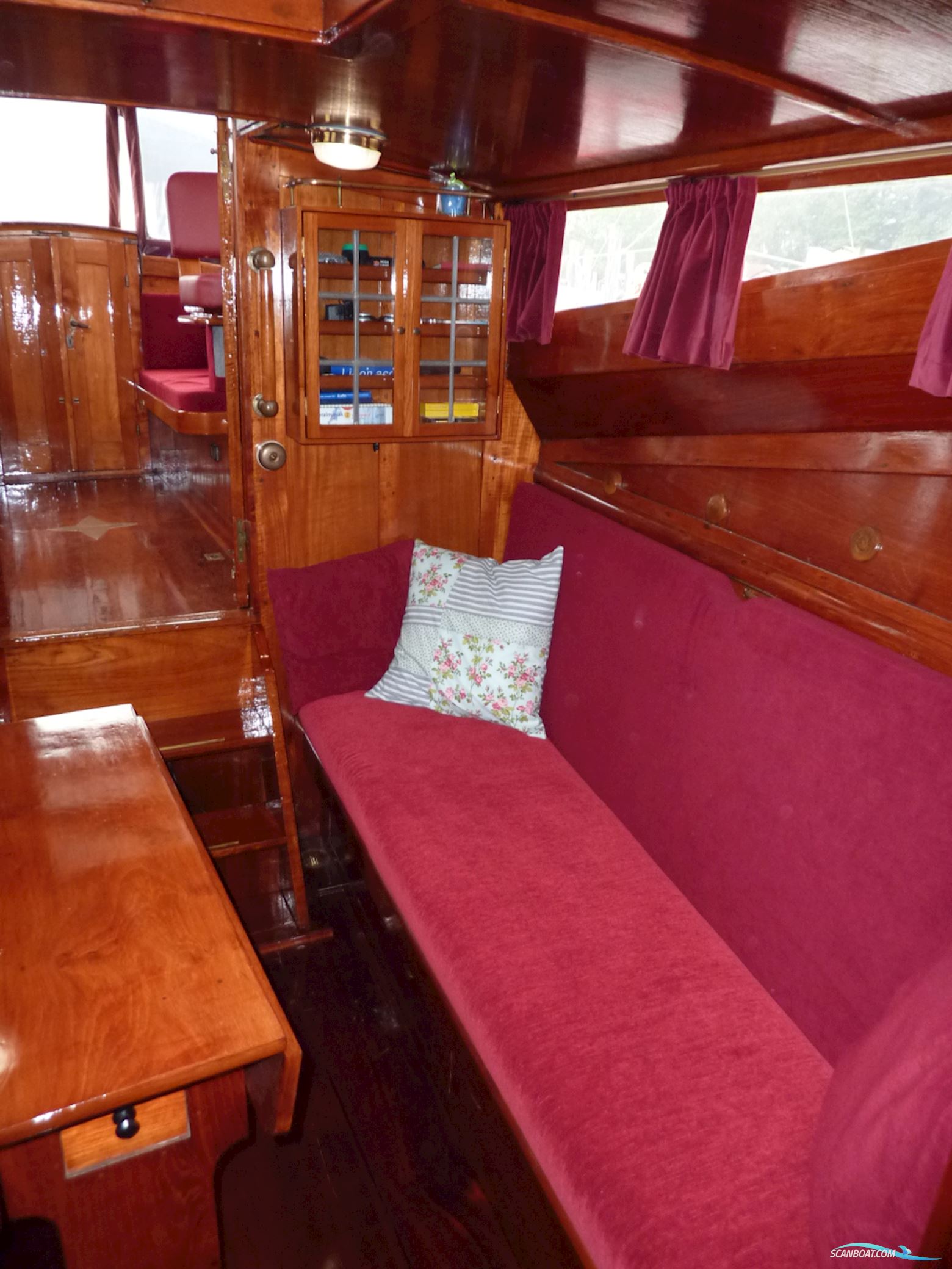 Bakdekker Met Kofferdek en Achterkajuit