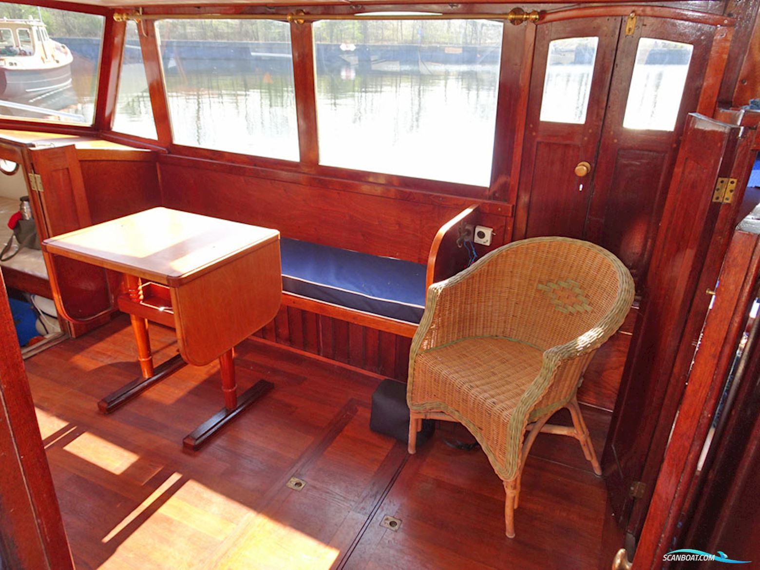 Bakdeksalonkruiser 11.20