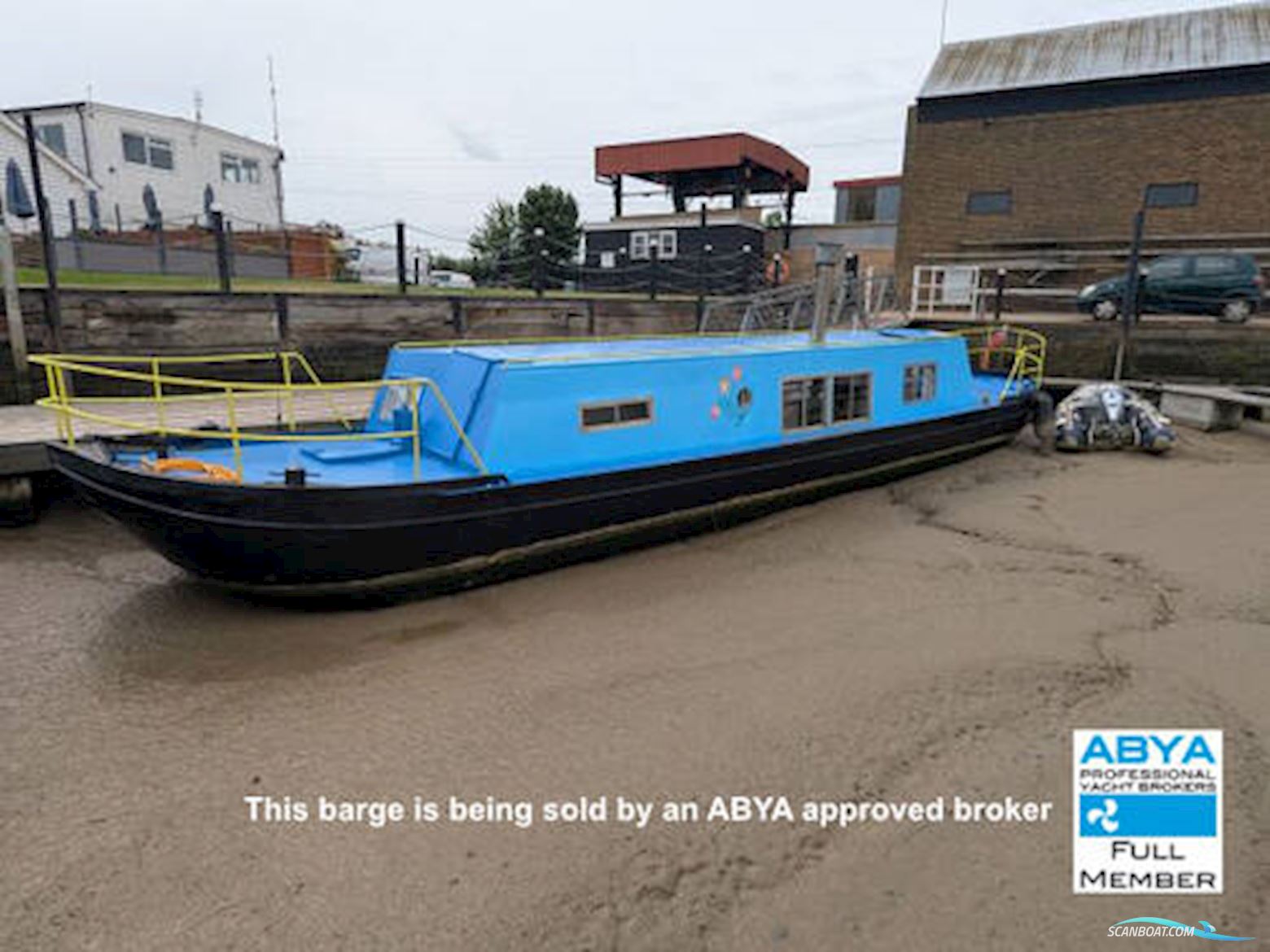 Barge Dutch Motorboten 1950, met Mercruiser OM636 motor, United Kingdom