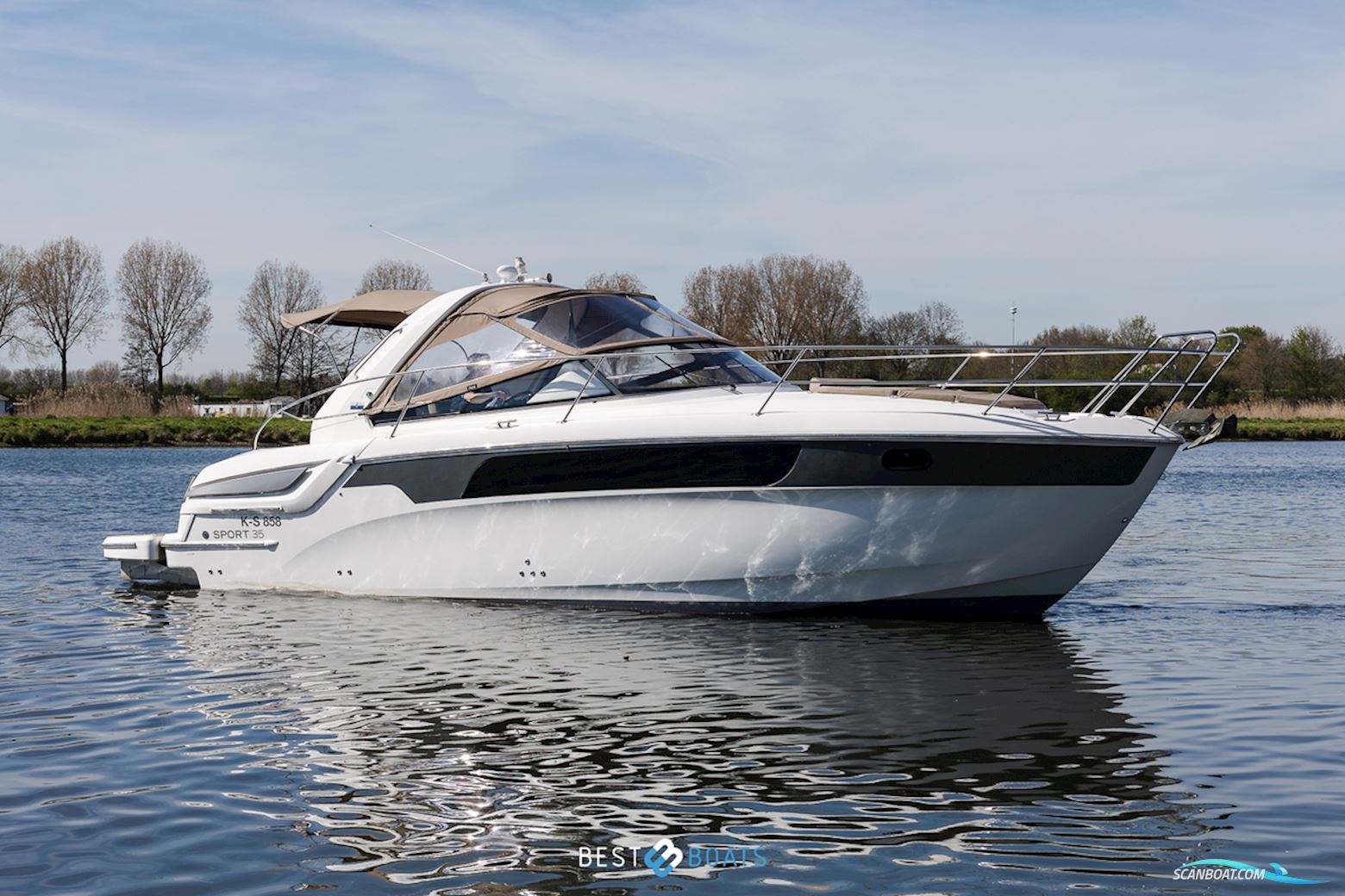 Bavaria 35 Sport Motorboten 2013, met De Mercruiser Motor Staat Voor Krachtige Prestaties, Betrouwbaarheid en Soepele Vaareigenschappen—Perfect Voor Sportief én Comfortabel Varen. motor, The Netherlands