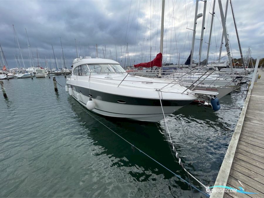 Bavaria 37 HT Motorboten 2008, met 2 x Volvo Penta D4-300 motor, Denemarken