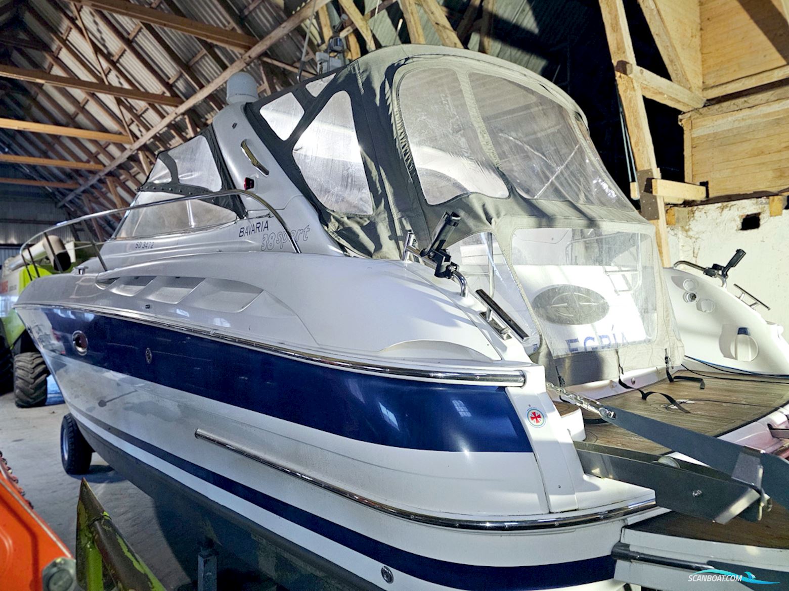 Bavaria 38 Sport Volvo Penta IPS-400 Joystick control