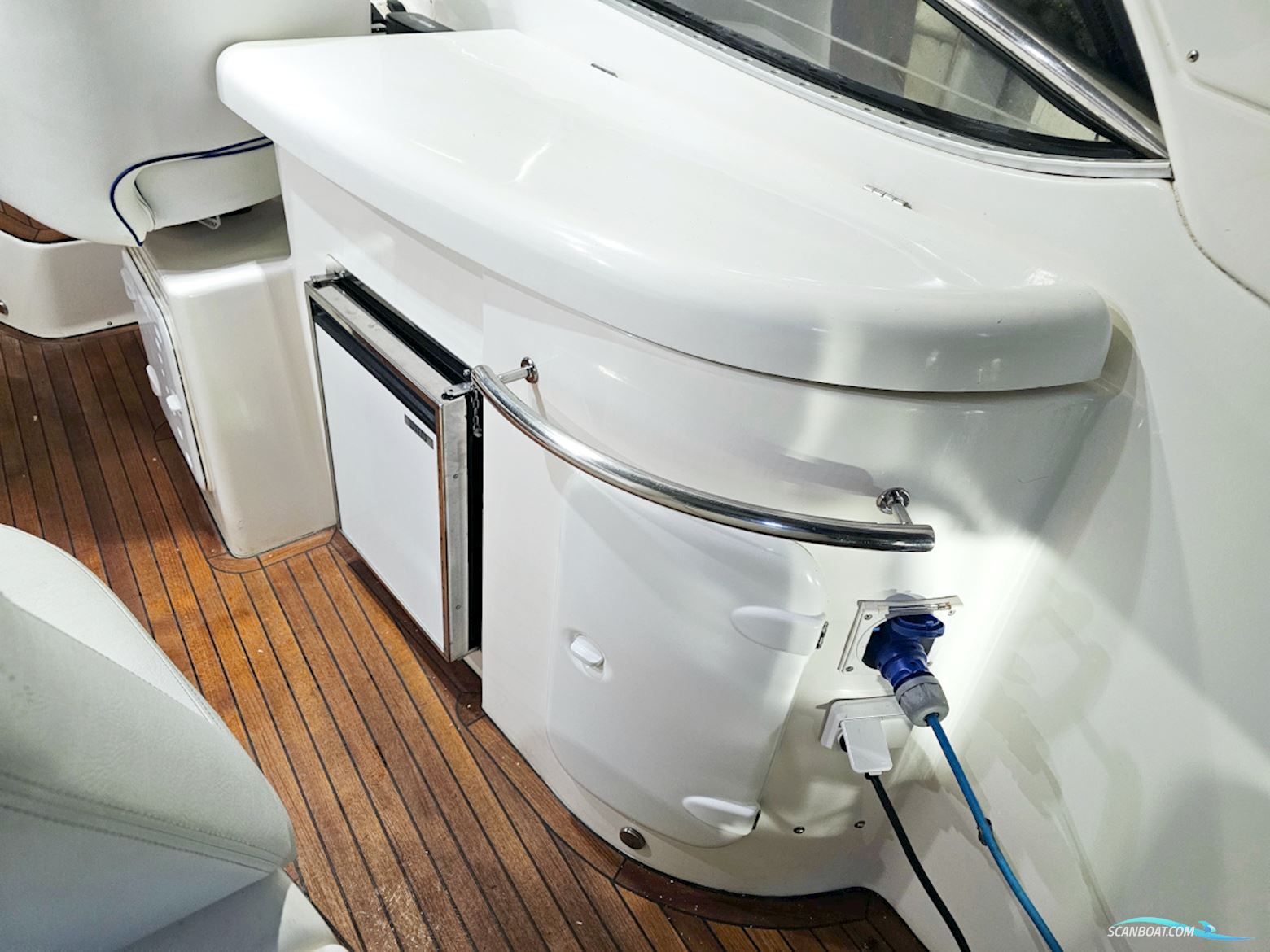 Bavaria 38 Sport Volvo Penta IPS-400 Joystick control