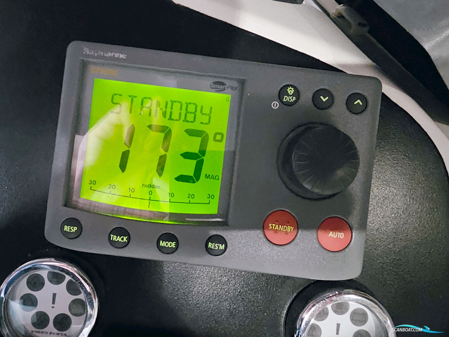 Bavaria 38 Sport Volvo Penta IPS-400 Joystick control