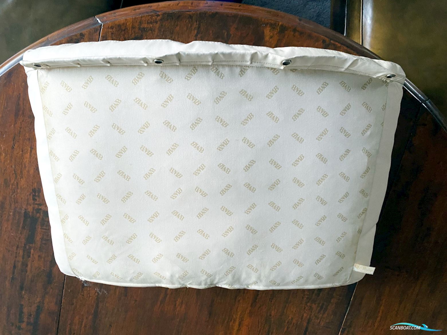 Bavaria 38 Sport Volvo Penta IPS-400 Joystick control