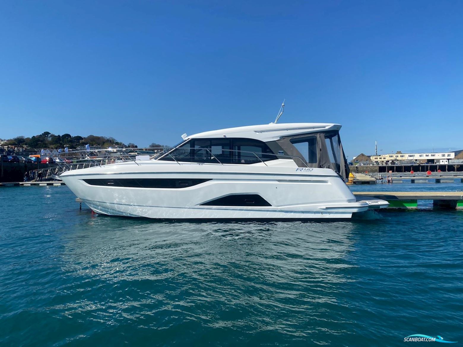 Bavaria R40 Motorboten 2021, met Volvo Penta motor, United Kingdom