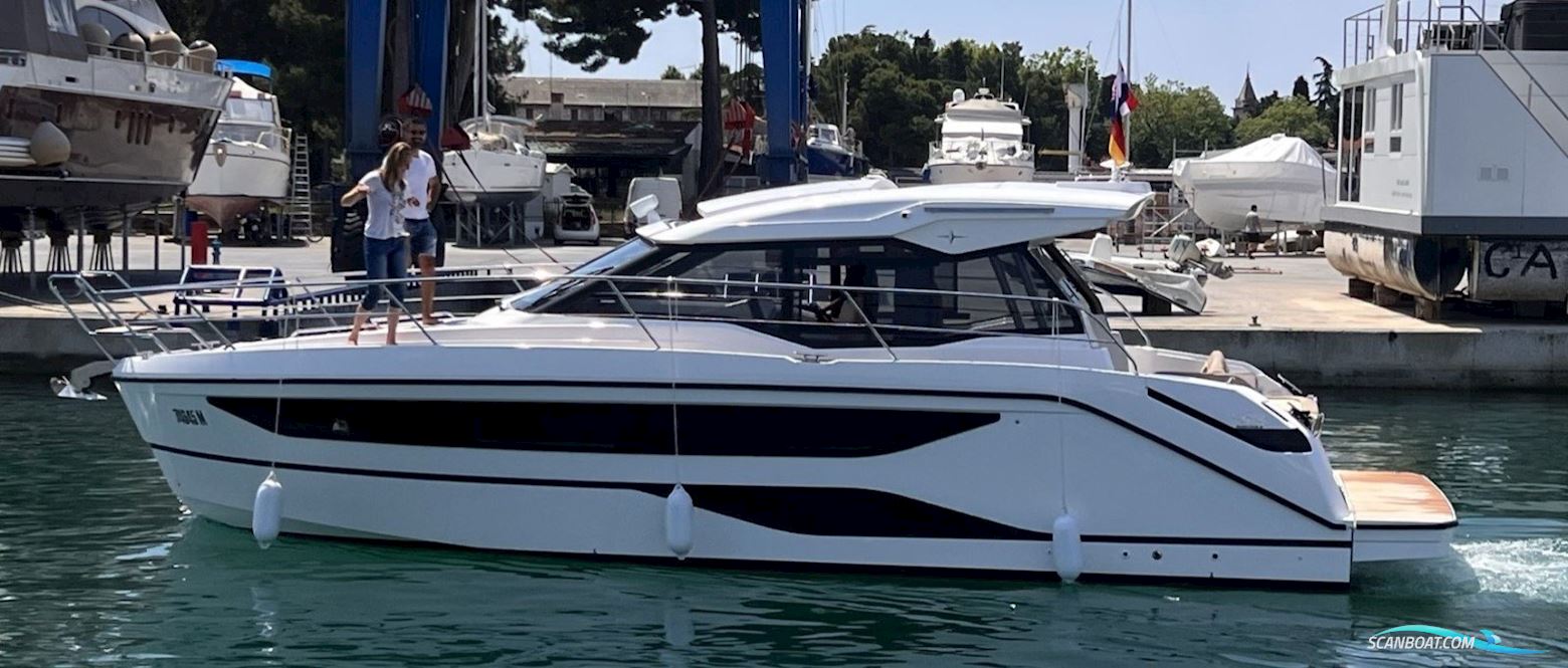 Bavaria SR 36 HT Motorboten 2023, met Volvo Penta D4-300 Aquamatic motor, Kroatië