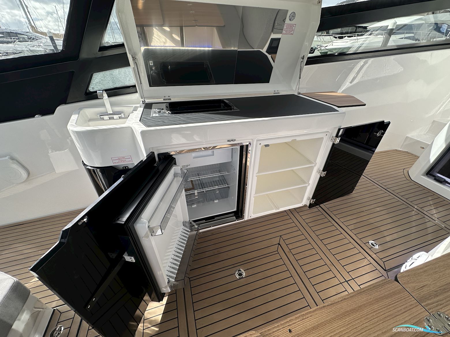 Bavaria Vida 33 Hard Top - Palma Boat Show Discount