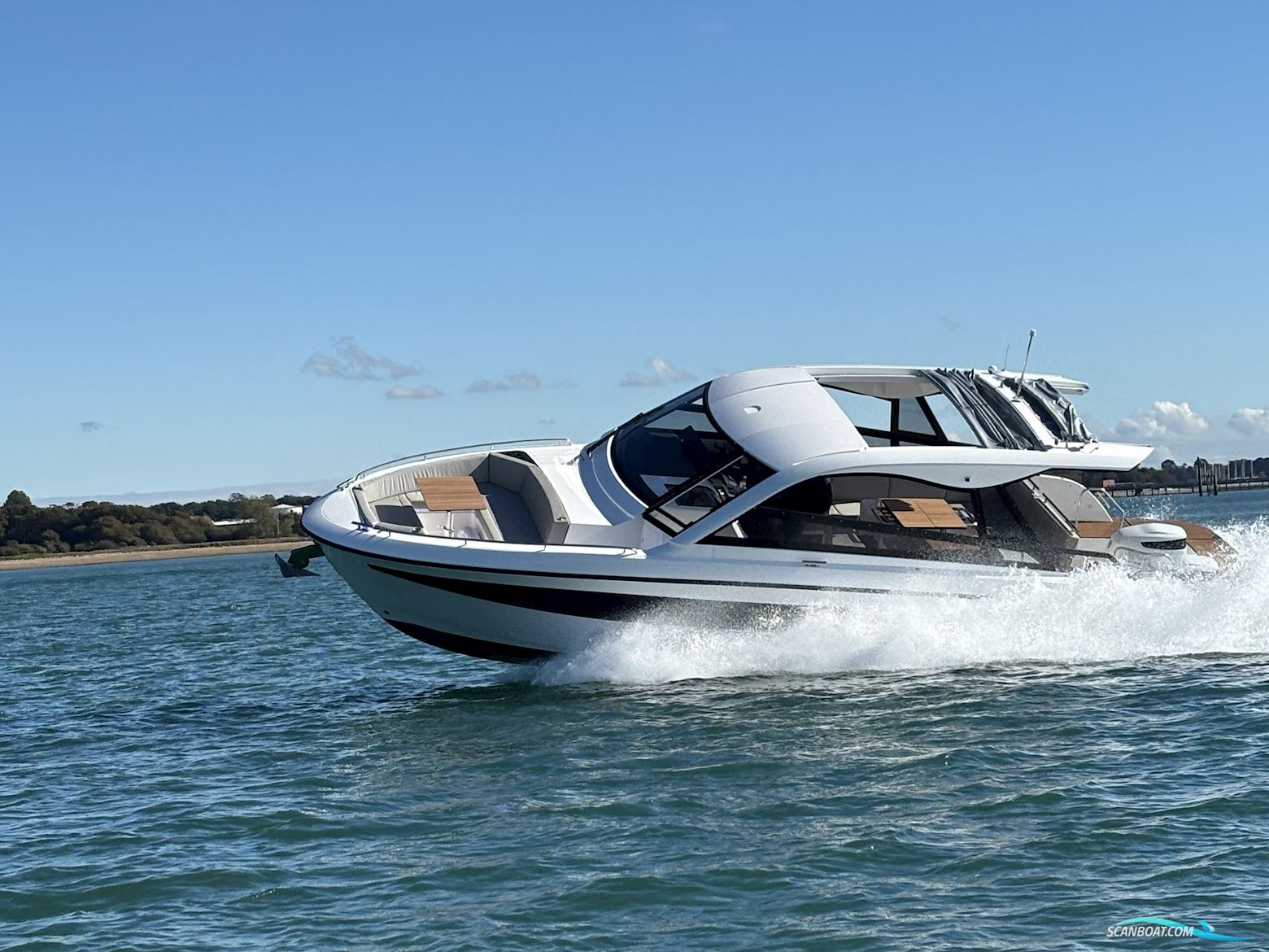 Bavaria Vida 33 Hard Top Motorboten 2026, met Suzuki motor, United Kingdom