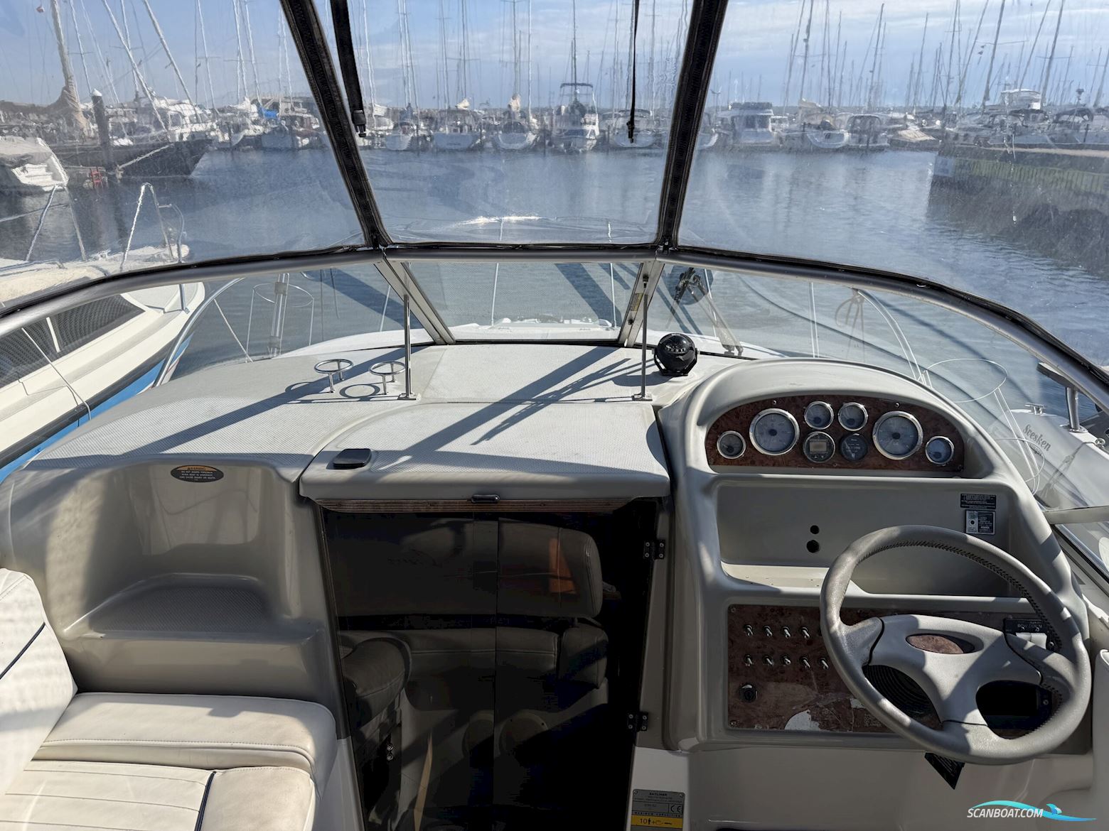 Bayliner 2355 Ciera med ferskvandskølet motor