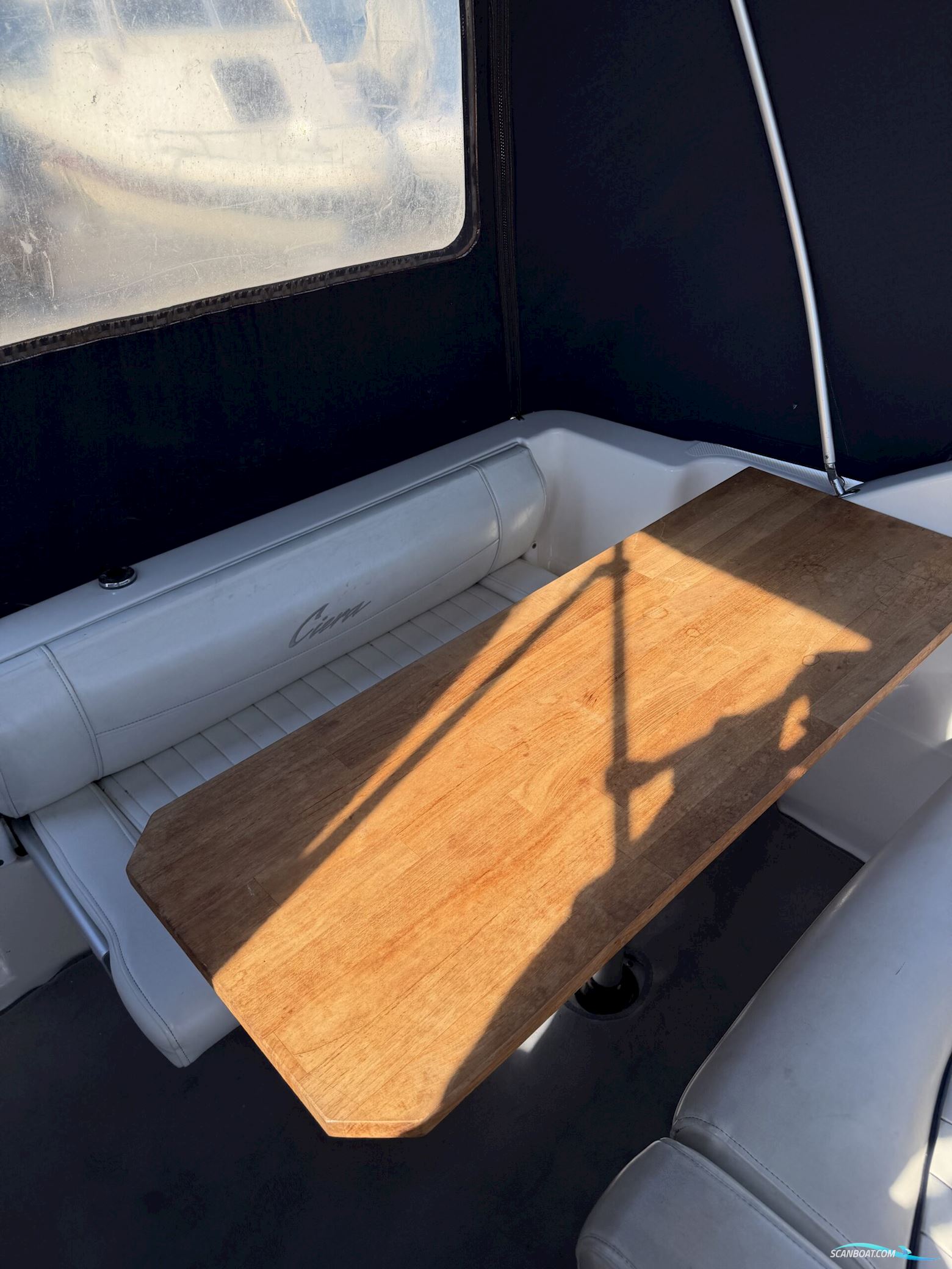 Bayliner 2355 Ciera med ferskvandskølet motor