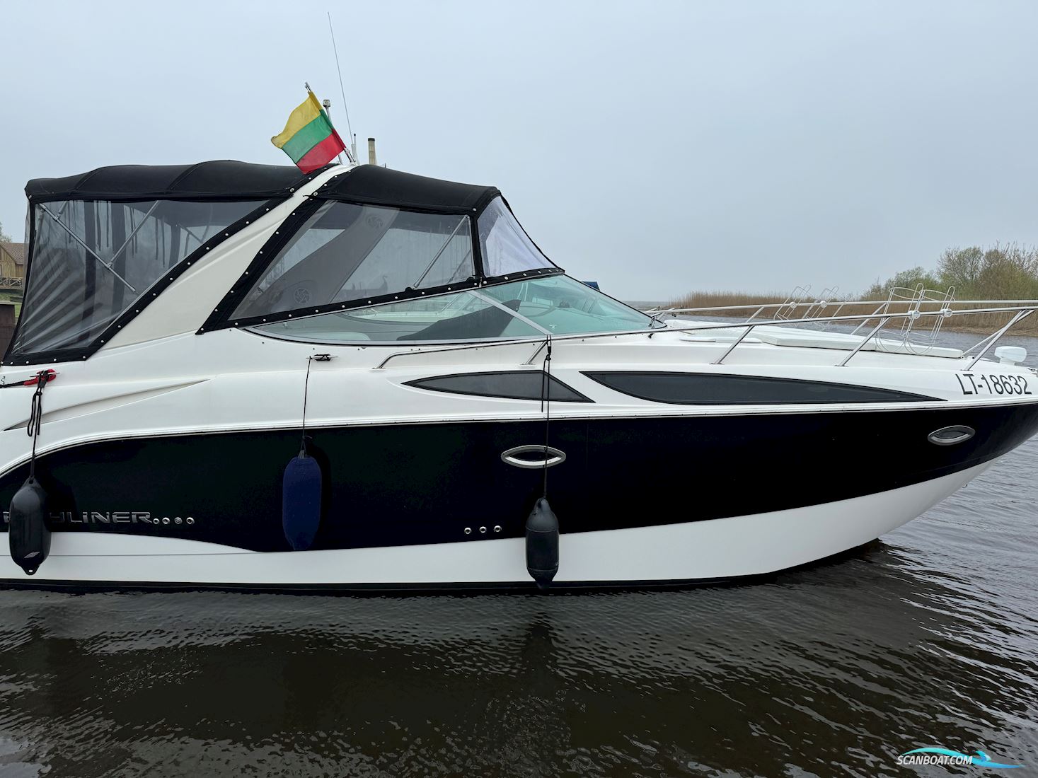 Bayliner 305 Cruiser Motorboten 2011, met Mercruiser motor, Litauen