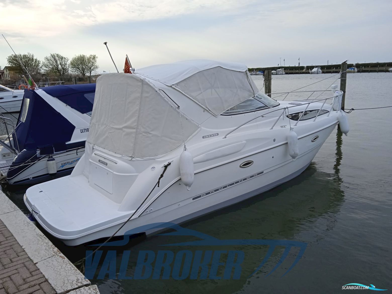 Bayliner 305