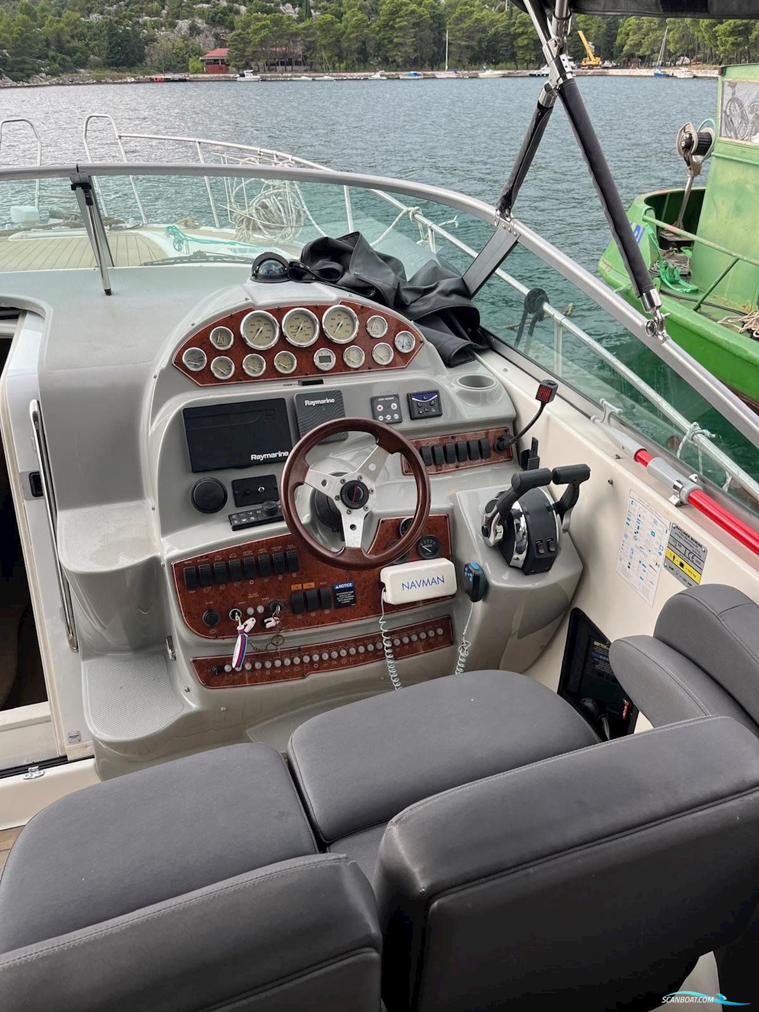 Bayliner 325