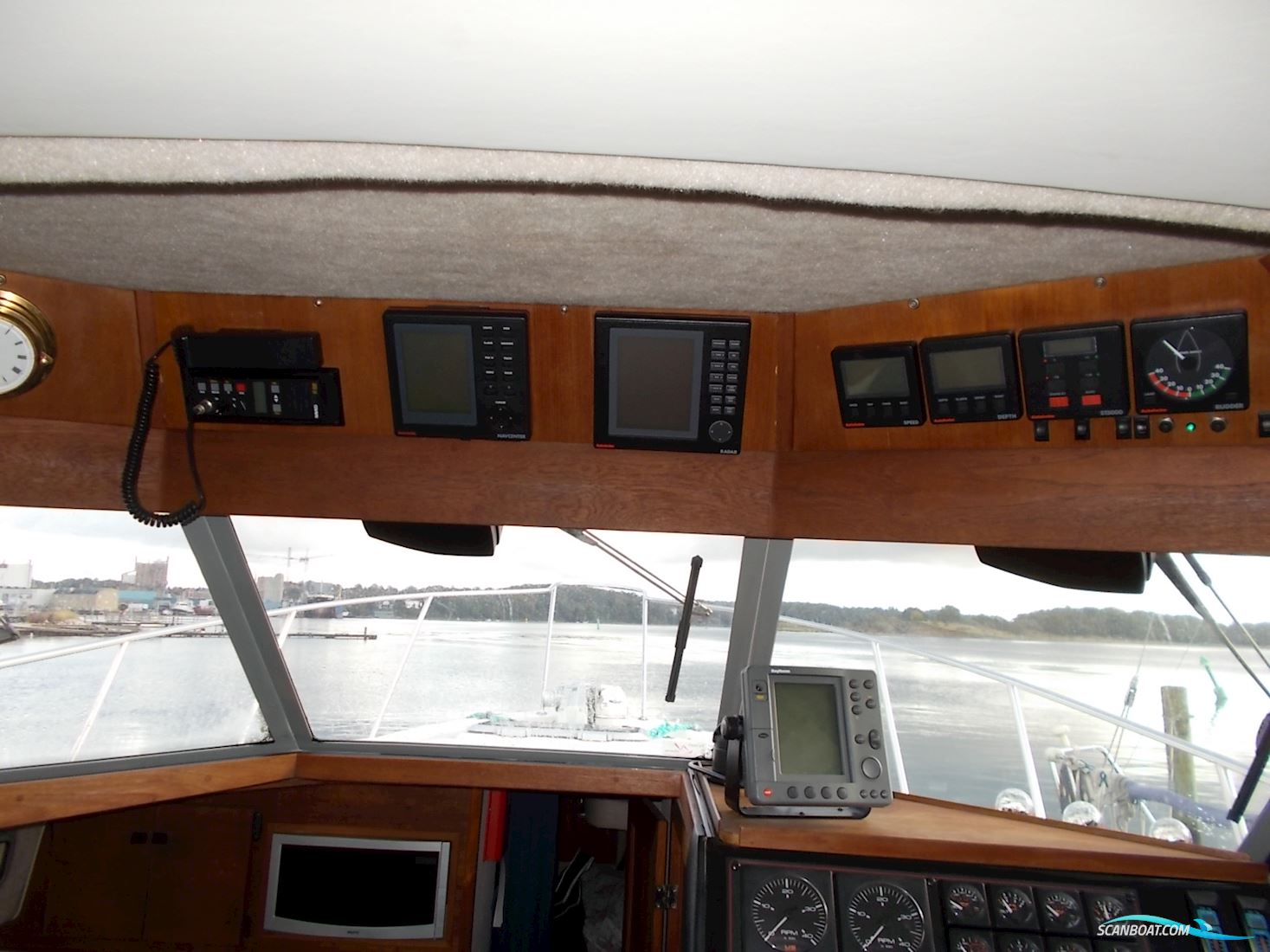 Bayliner 3288 Flybridge Flot Stand