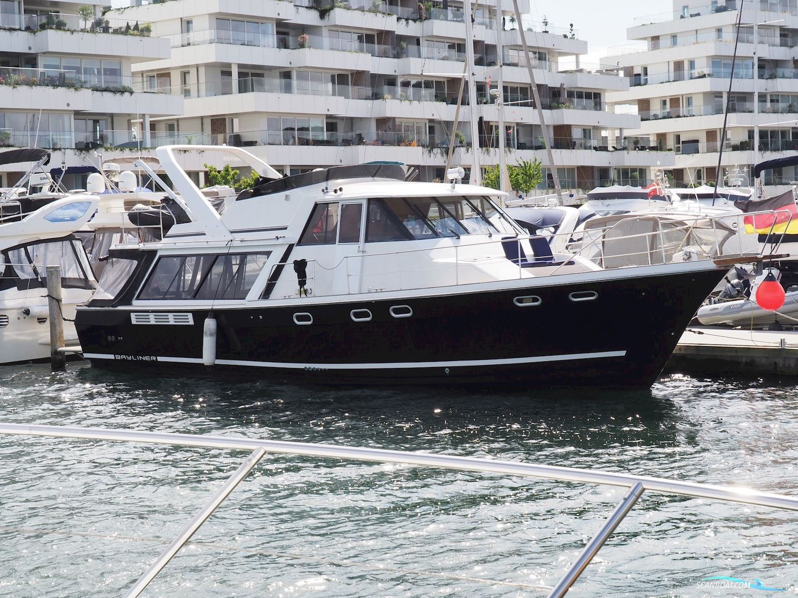 Bayliner 4588 Pilothouse Motorboten 1991, met Hino motor, Denemarken