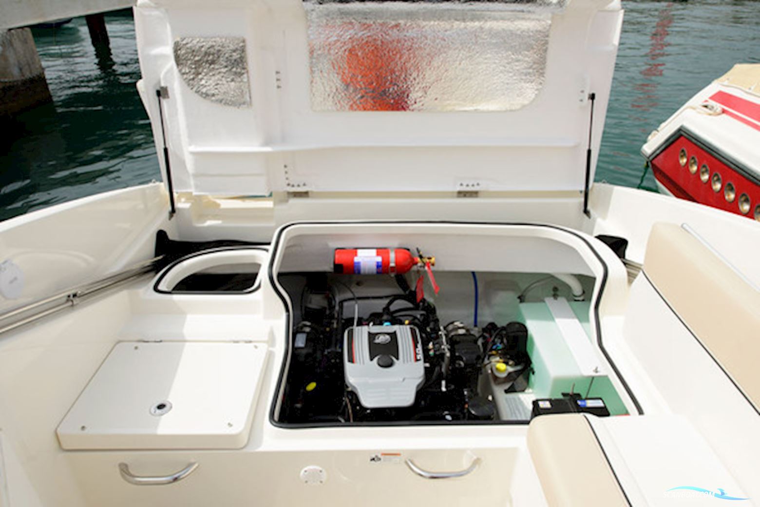 Bayliner 742R Cuddy med MerCruiser sterndrive