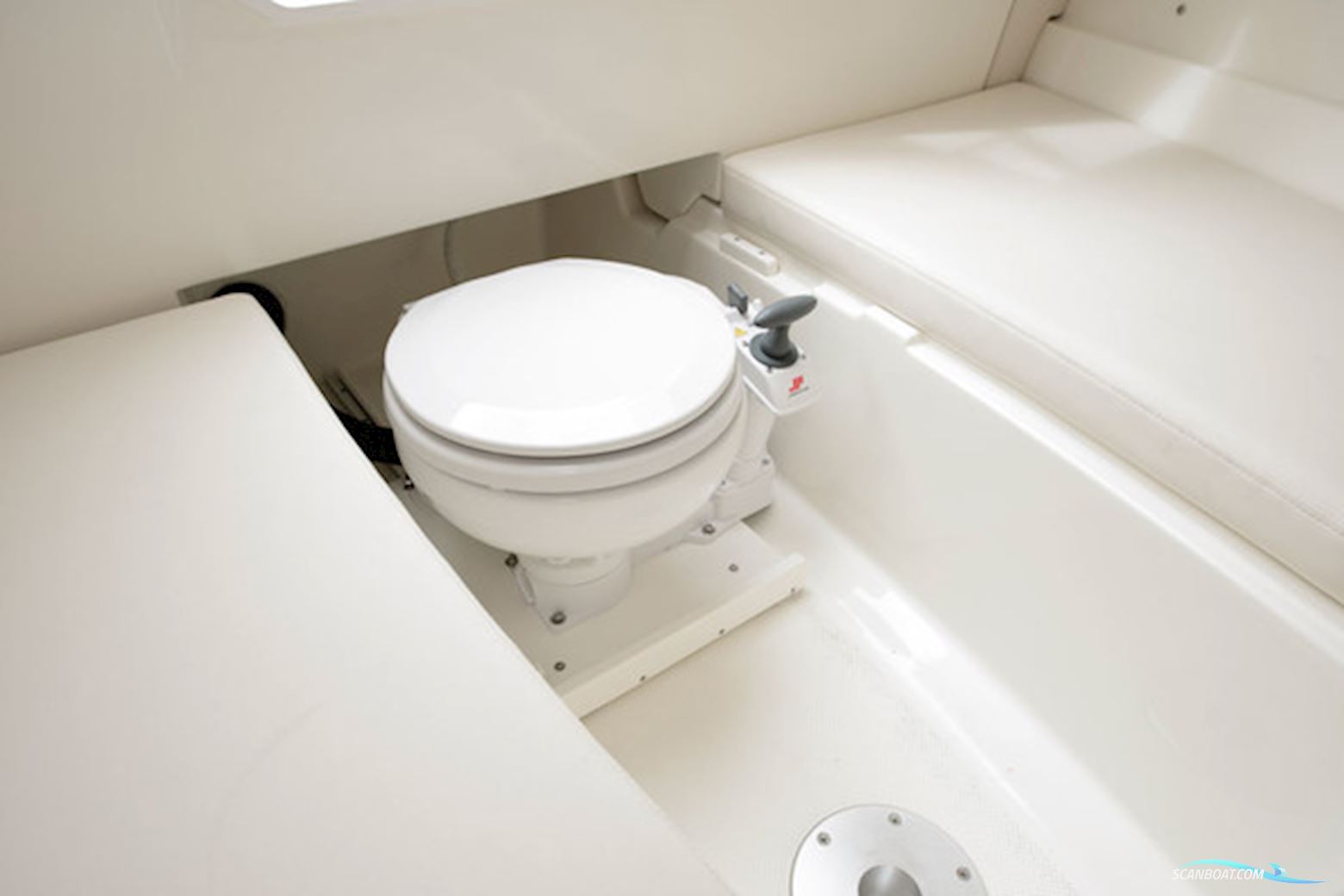 Bayliner 742R Cuddy med MerCruiser sterndrive