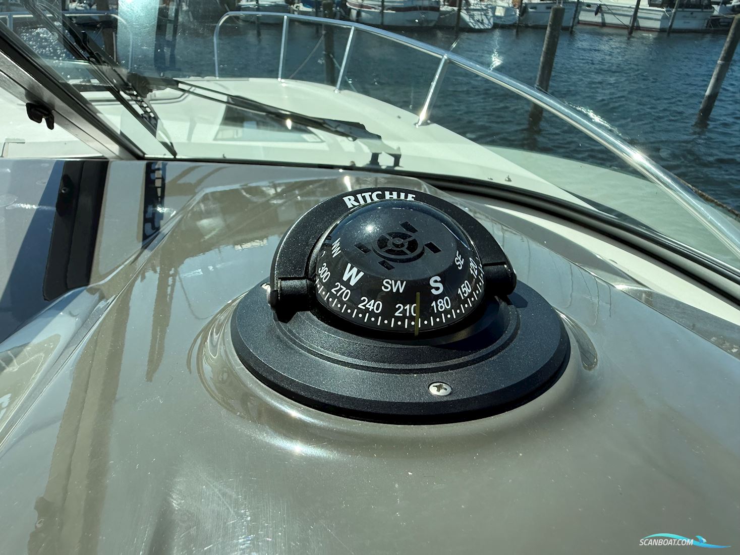 Bayliner 842